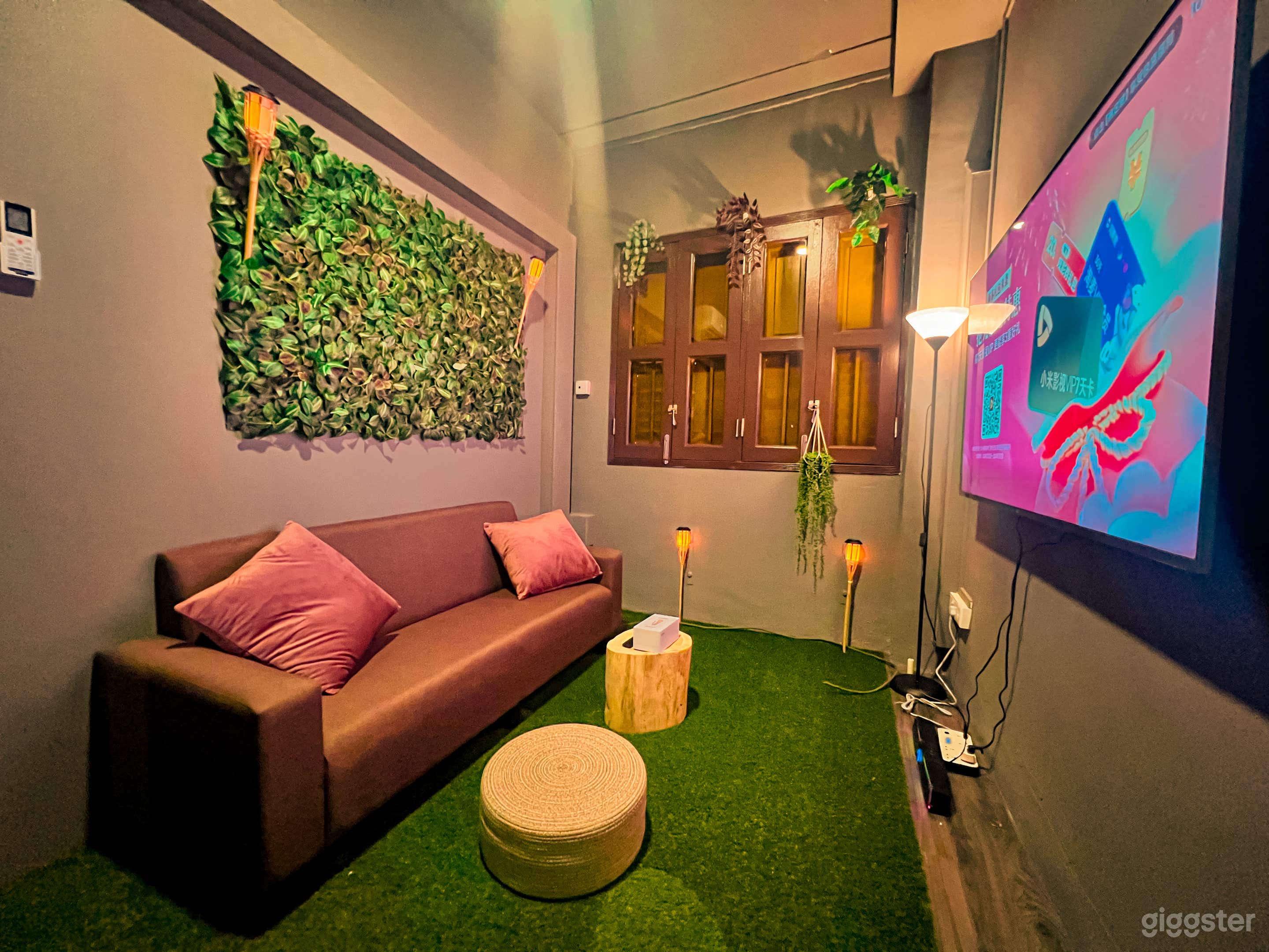Themed Lounge Space Photo 1