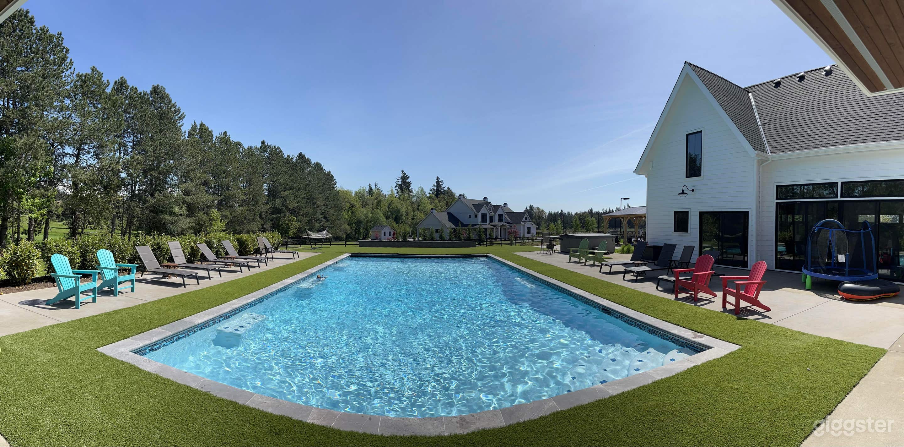 Seasonally heated pool 