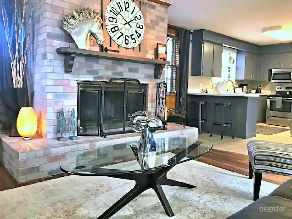 Beautifully decorated open floor-plan, welcome! 