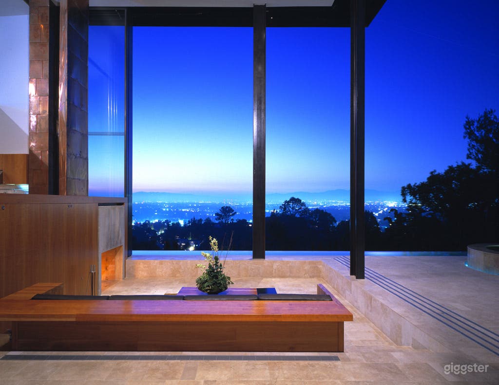 Contemporary Mansion up the Hills Photo 1