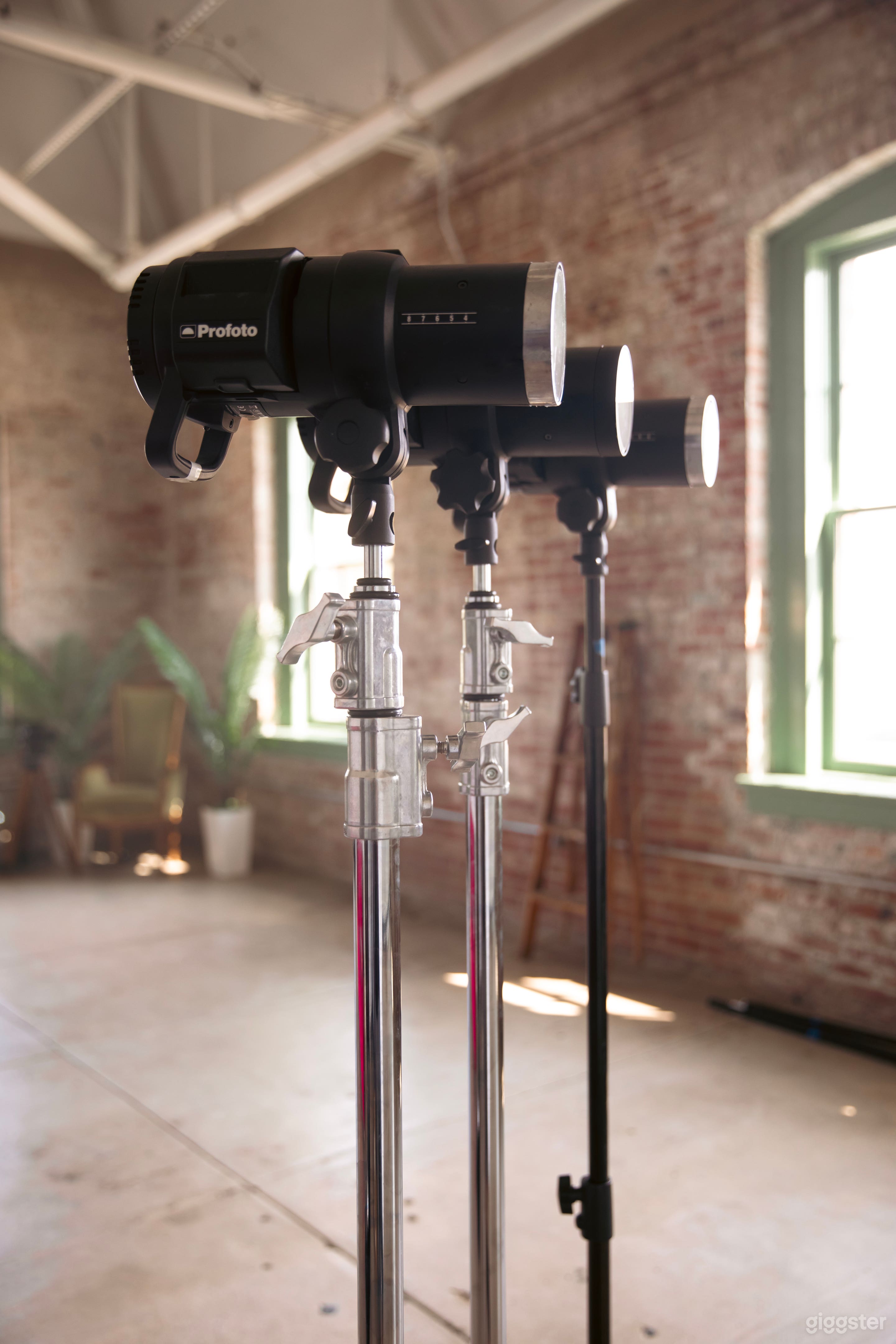 Fully Equipped NYC-style Loft Photo Studio in Down Photo 3