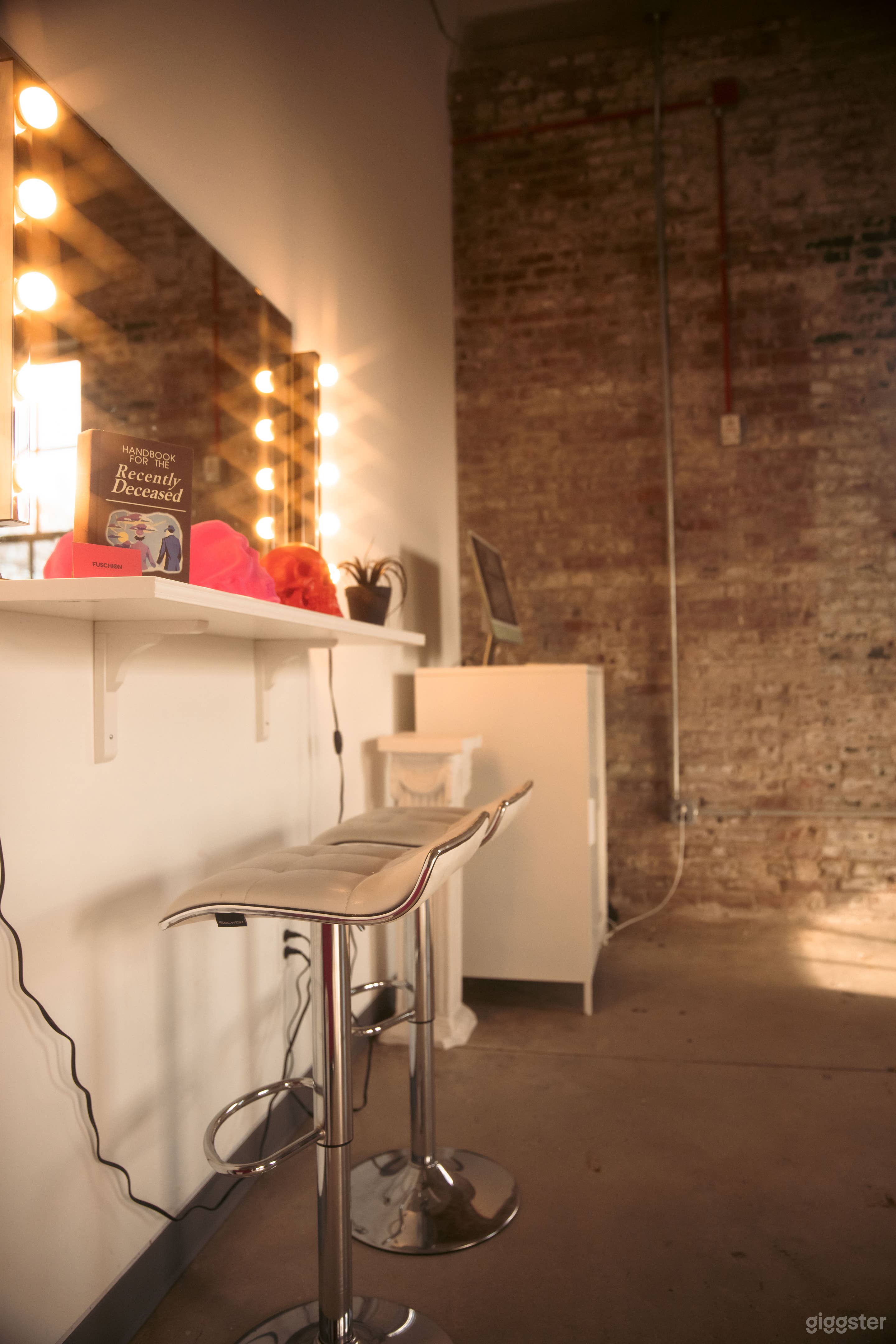 Fully Equipped NYC-style Loft Photo Studio in Down Photo 4