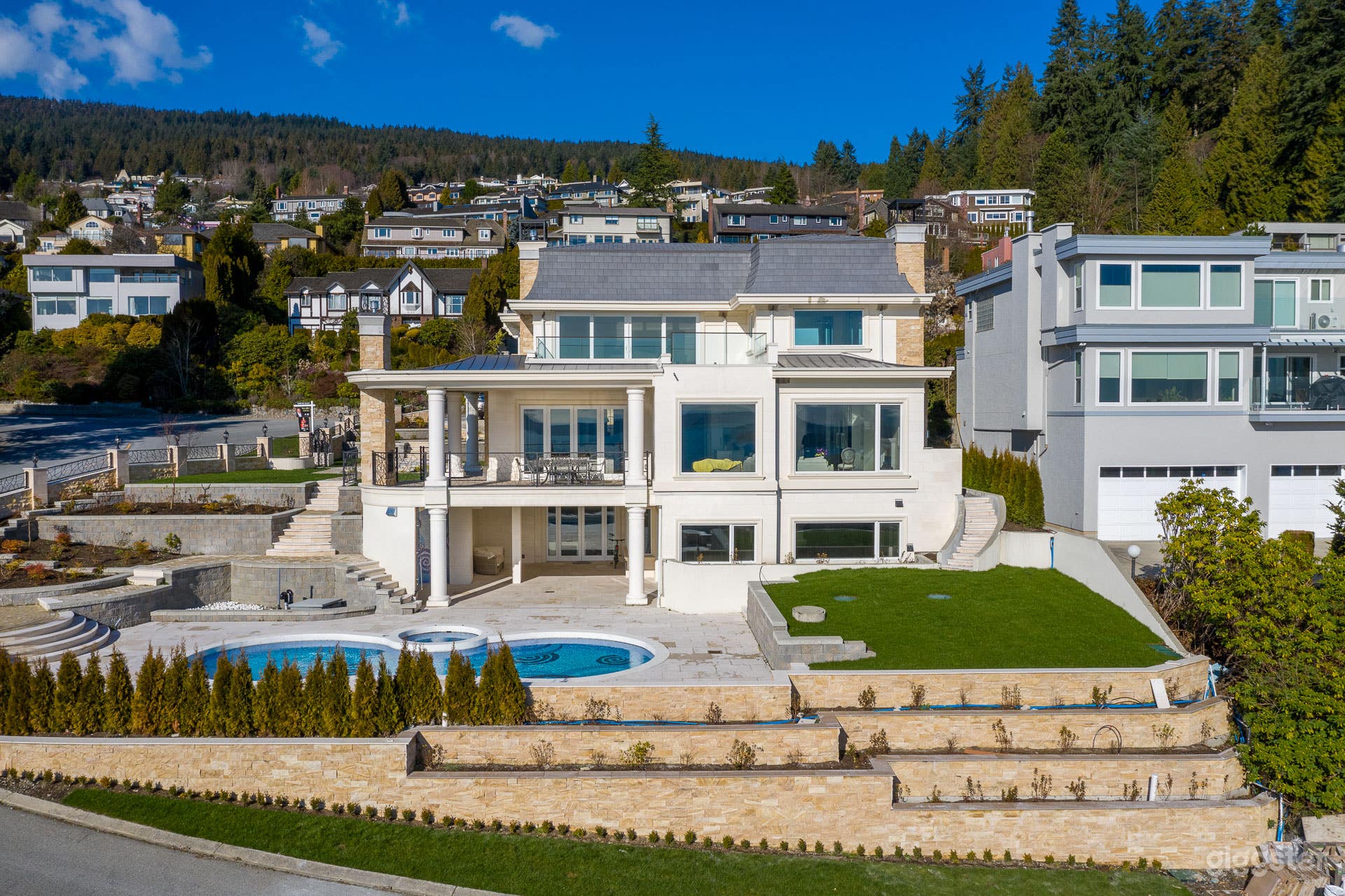 French chateau  with 180 degrees ocean view Photo 4