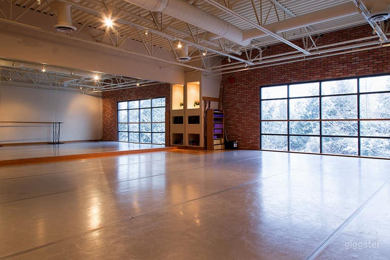  Lovley Studio With Beautiful Windows 