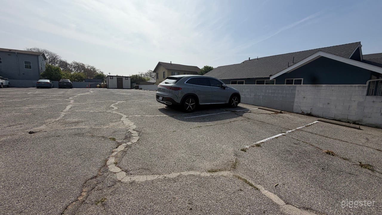 Huge Private parking lot for filming Photo 2