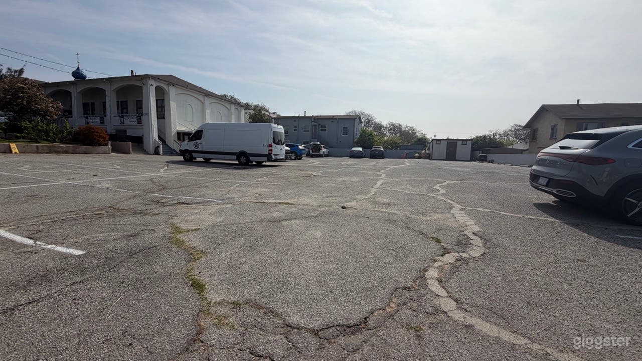 Huge Private parking lot for filming Photo 4