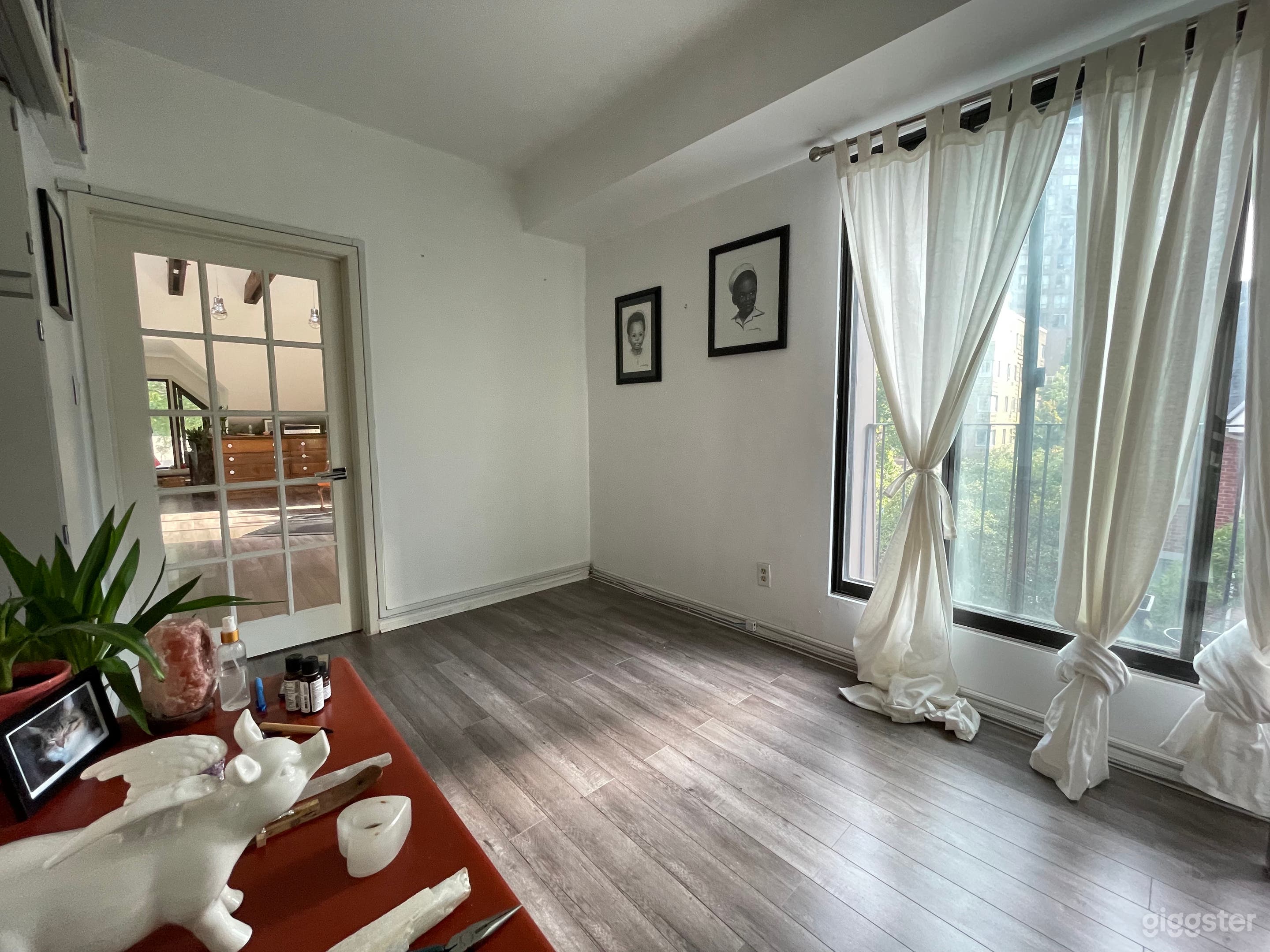 HISTORIC 1880s-era NYC Style Treehouse Loft  Photo 4