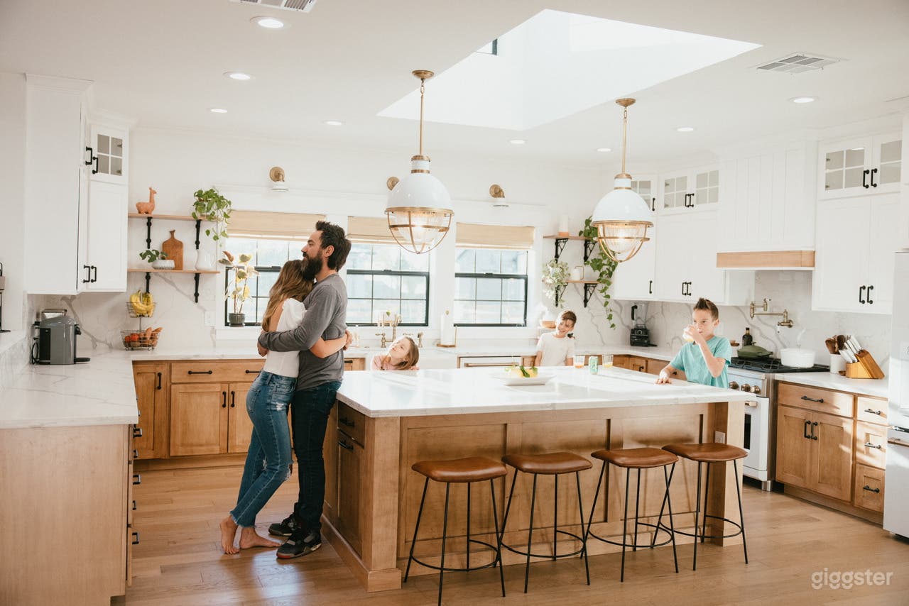 Arcadia Ranch: Natural light+ beamed ceilings Photo 4