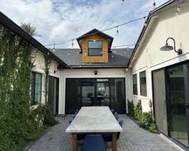  Arcadia Ranch: Natural light+ beamed ceilings 