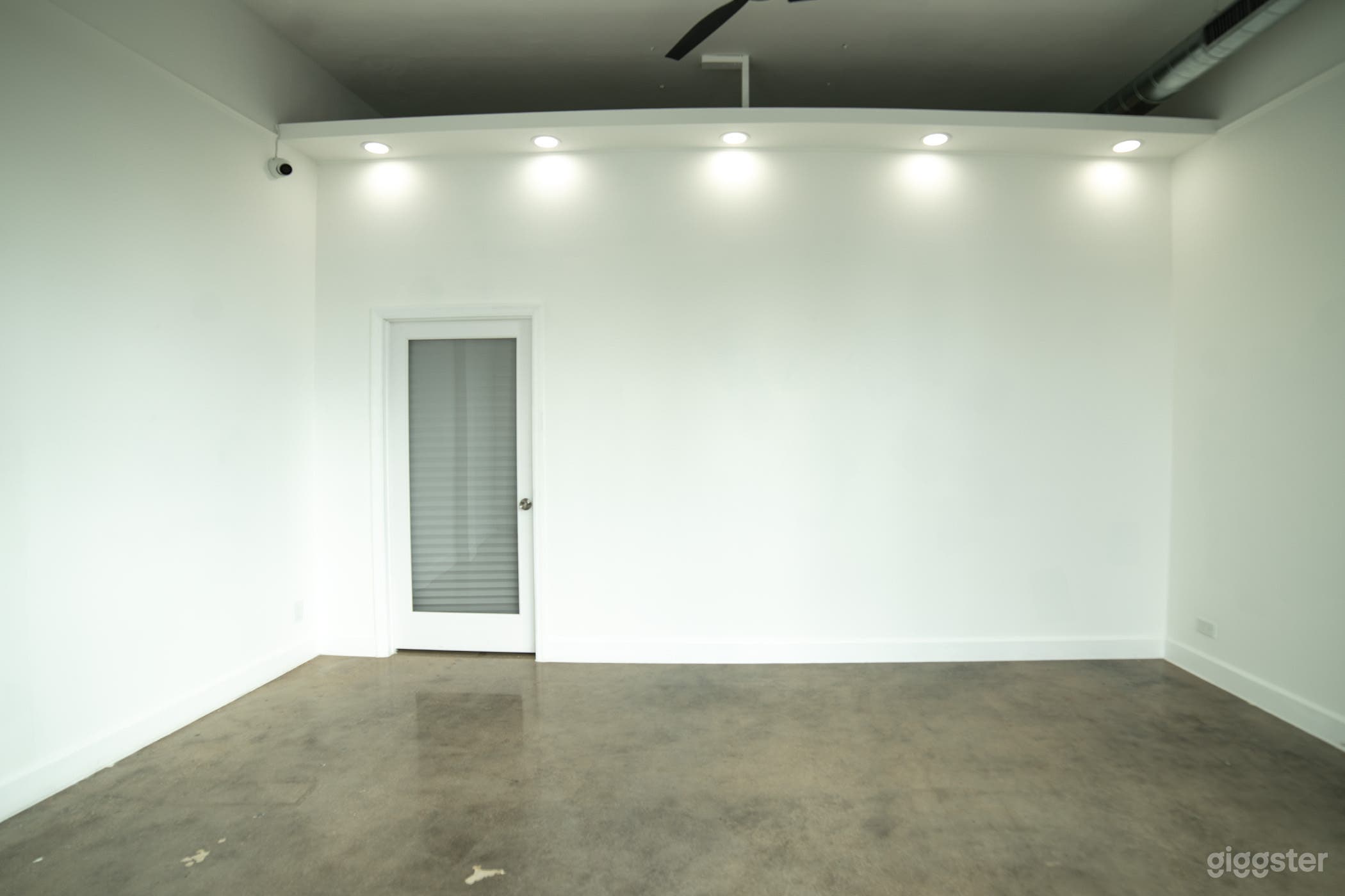 Gallery Space - Multidisciplinary Studio Space Photo 3
