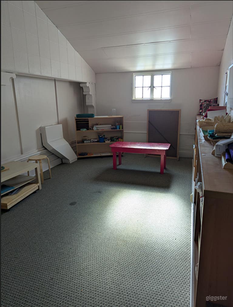  Bright, Clean Office Space 