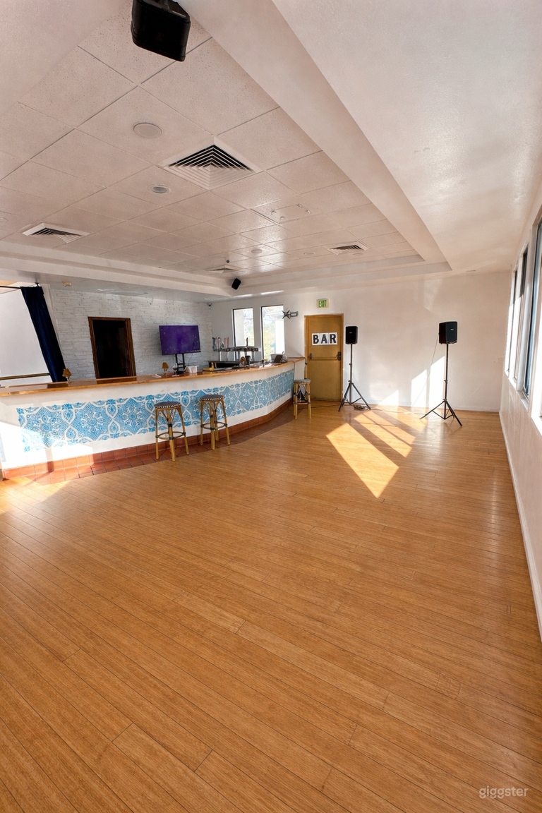  Espace de production et événementiel polyvalent avec bar (jusqu'à 150 invités) 