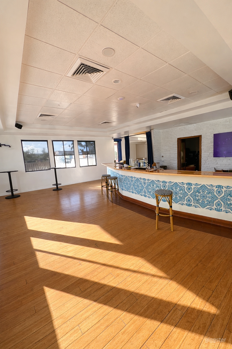  Espace de production et événementiel polyvalent avec bar (jusqu'à 150 invités) 
