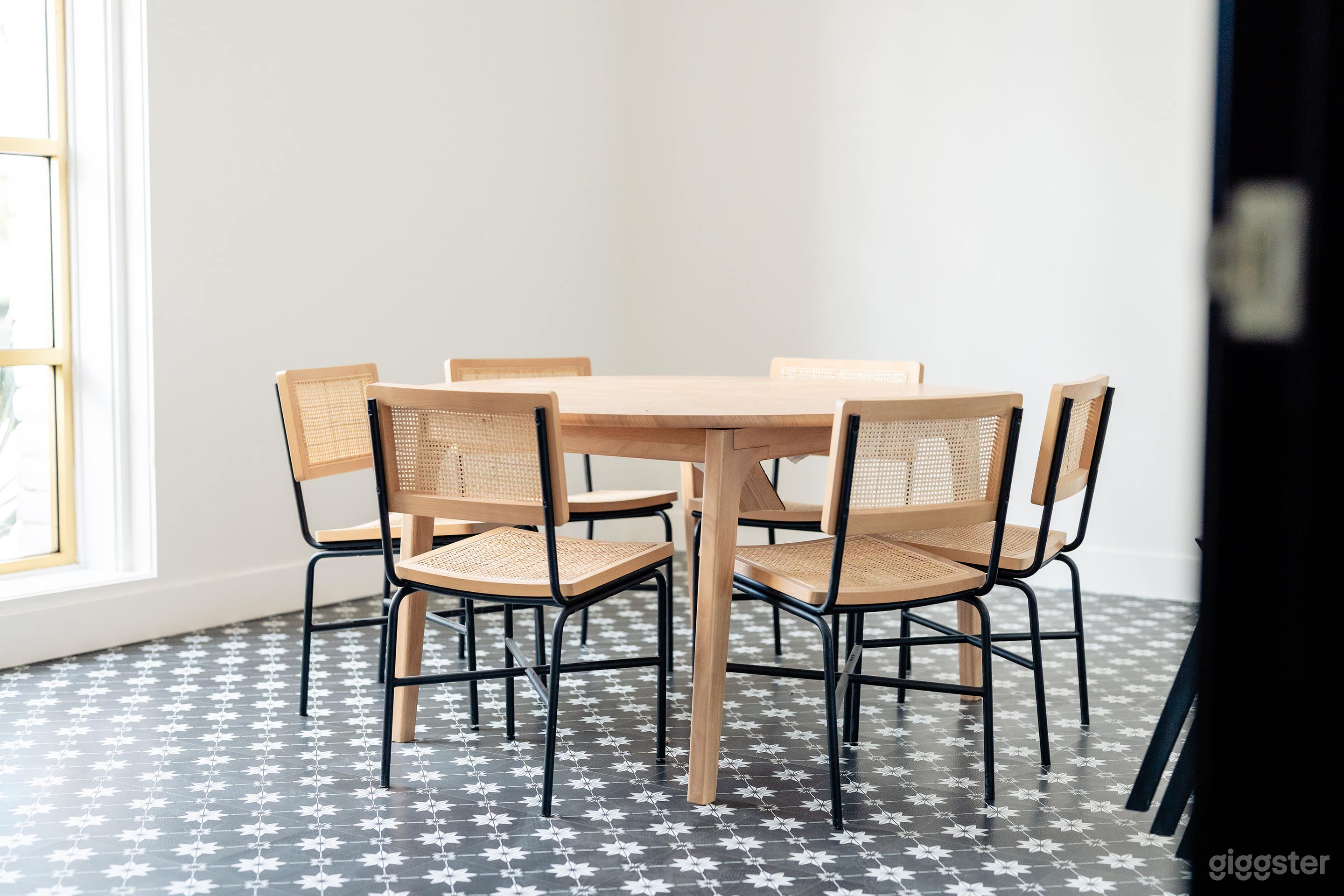 Modern Private Office Photo 3