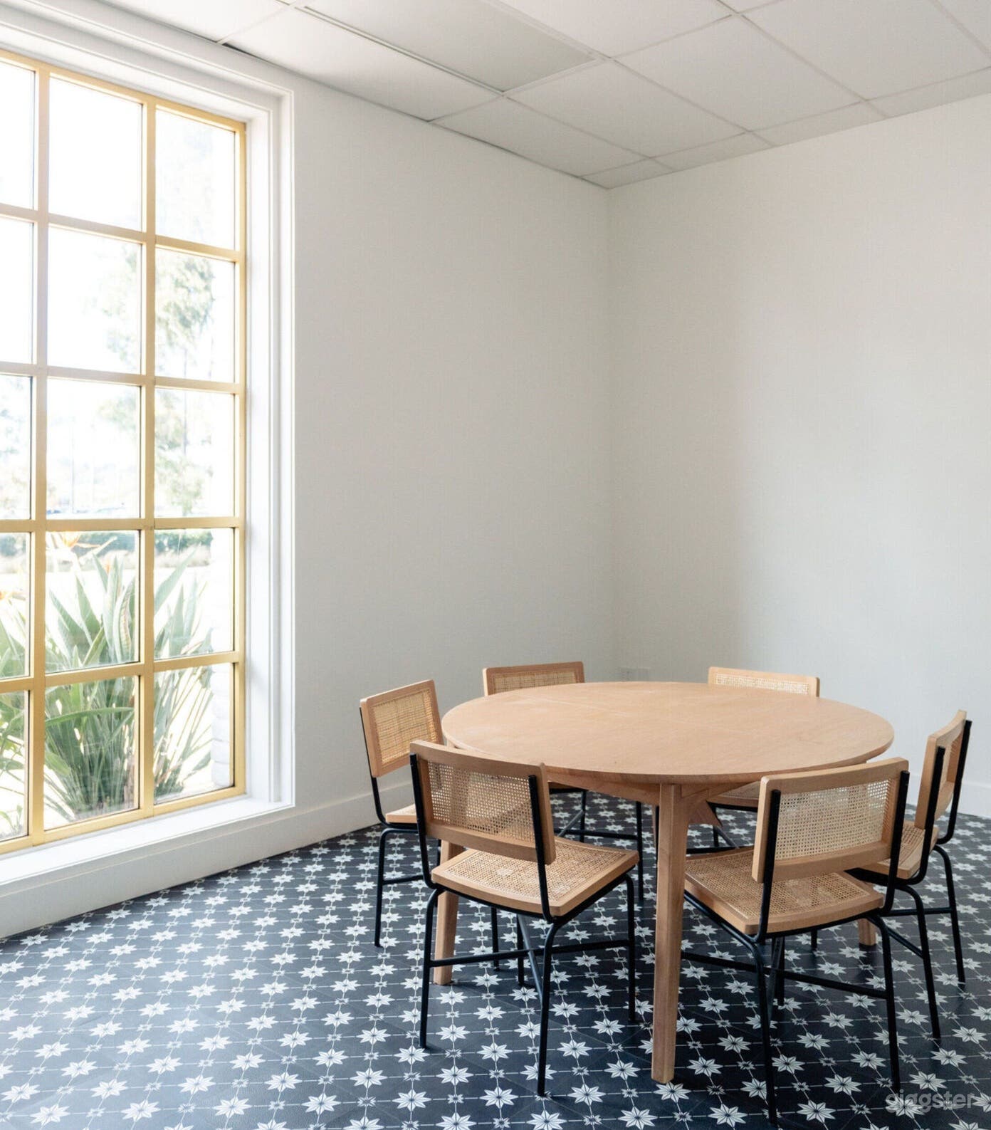 Modern Private Office Photo 1