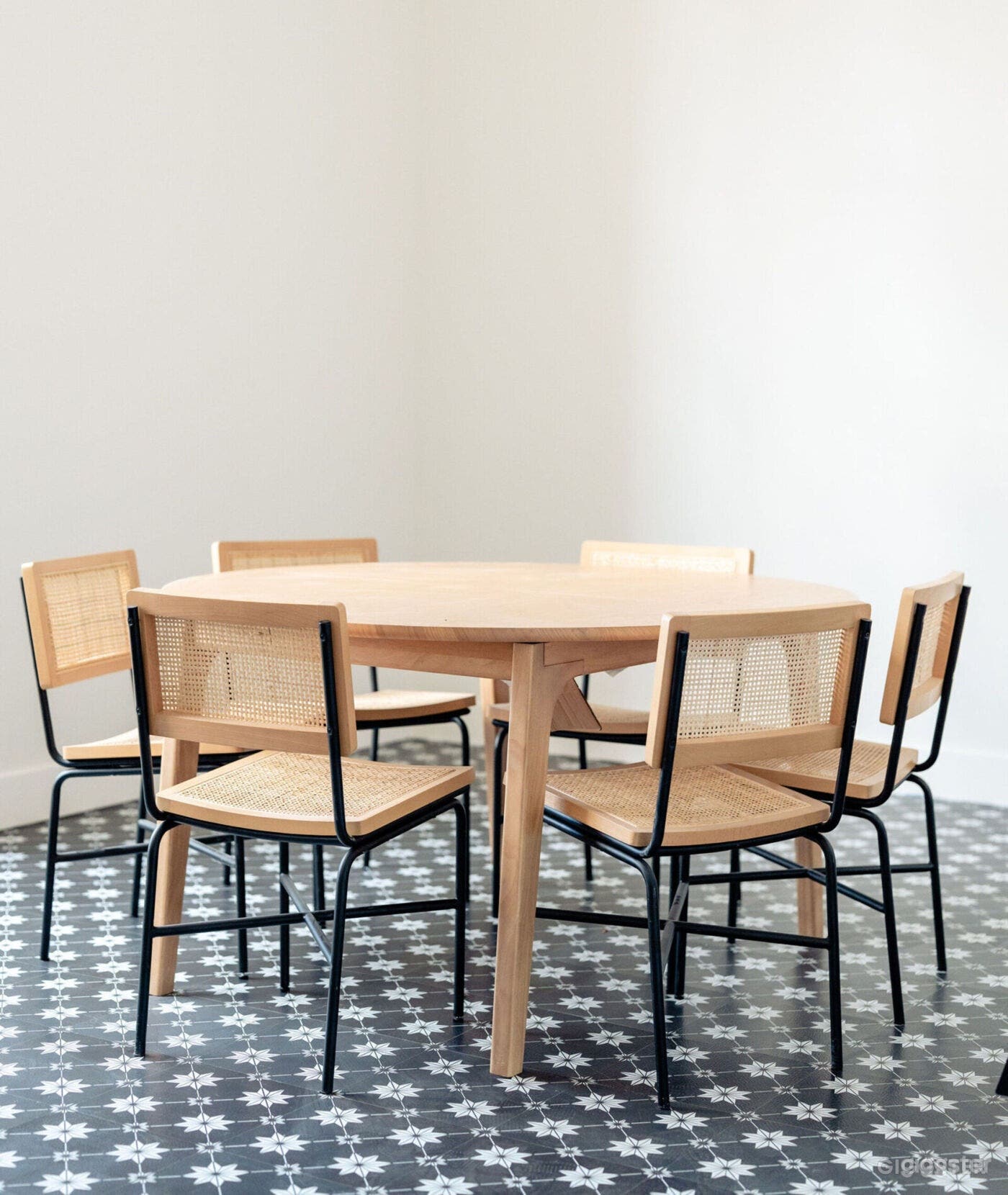 Modern Private Office Photo 4