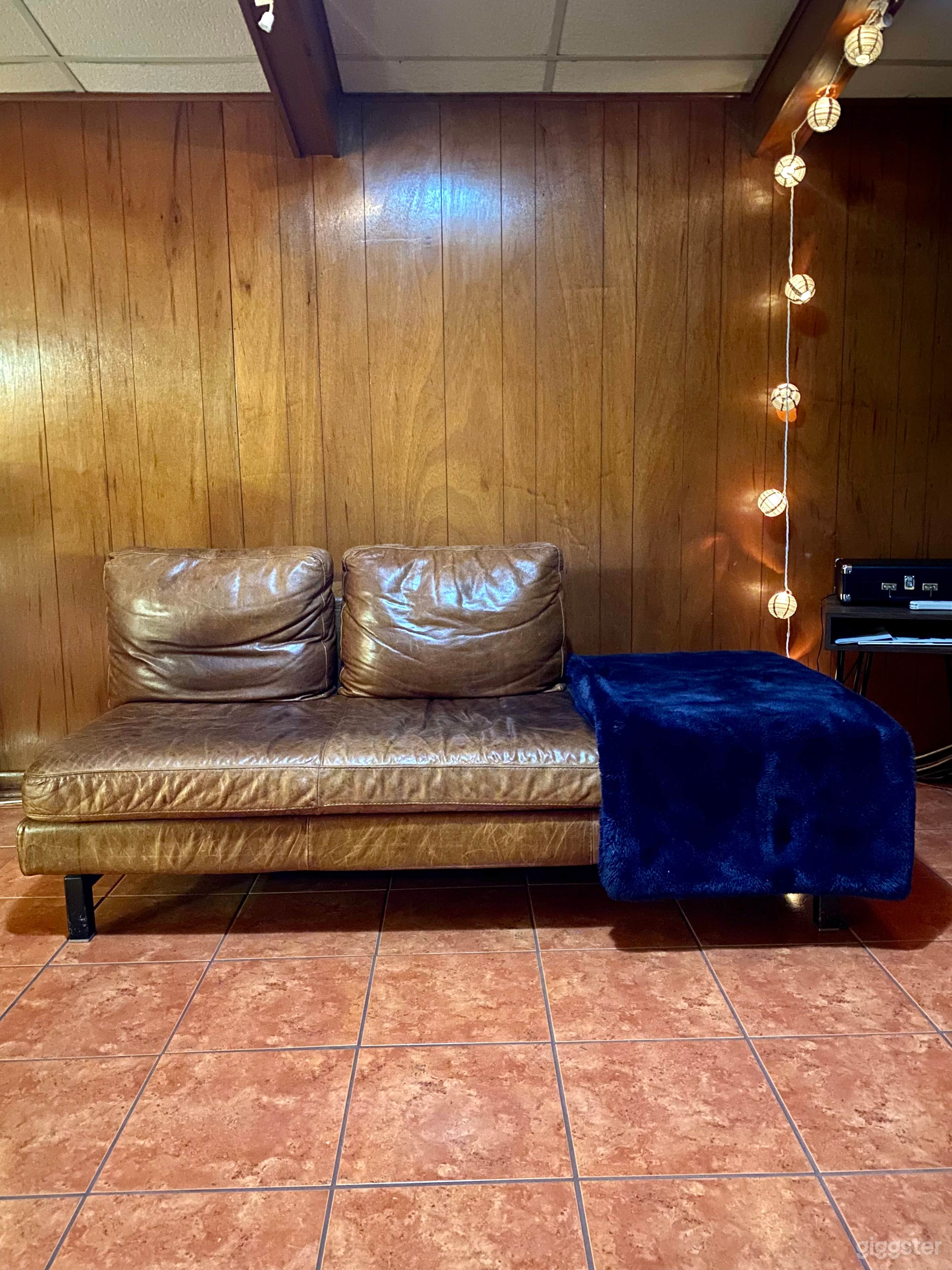 Film + Shoot in a Retro Basement Bar &amp; Lounge in Atlanta Photo 2