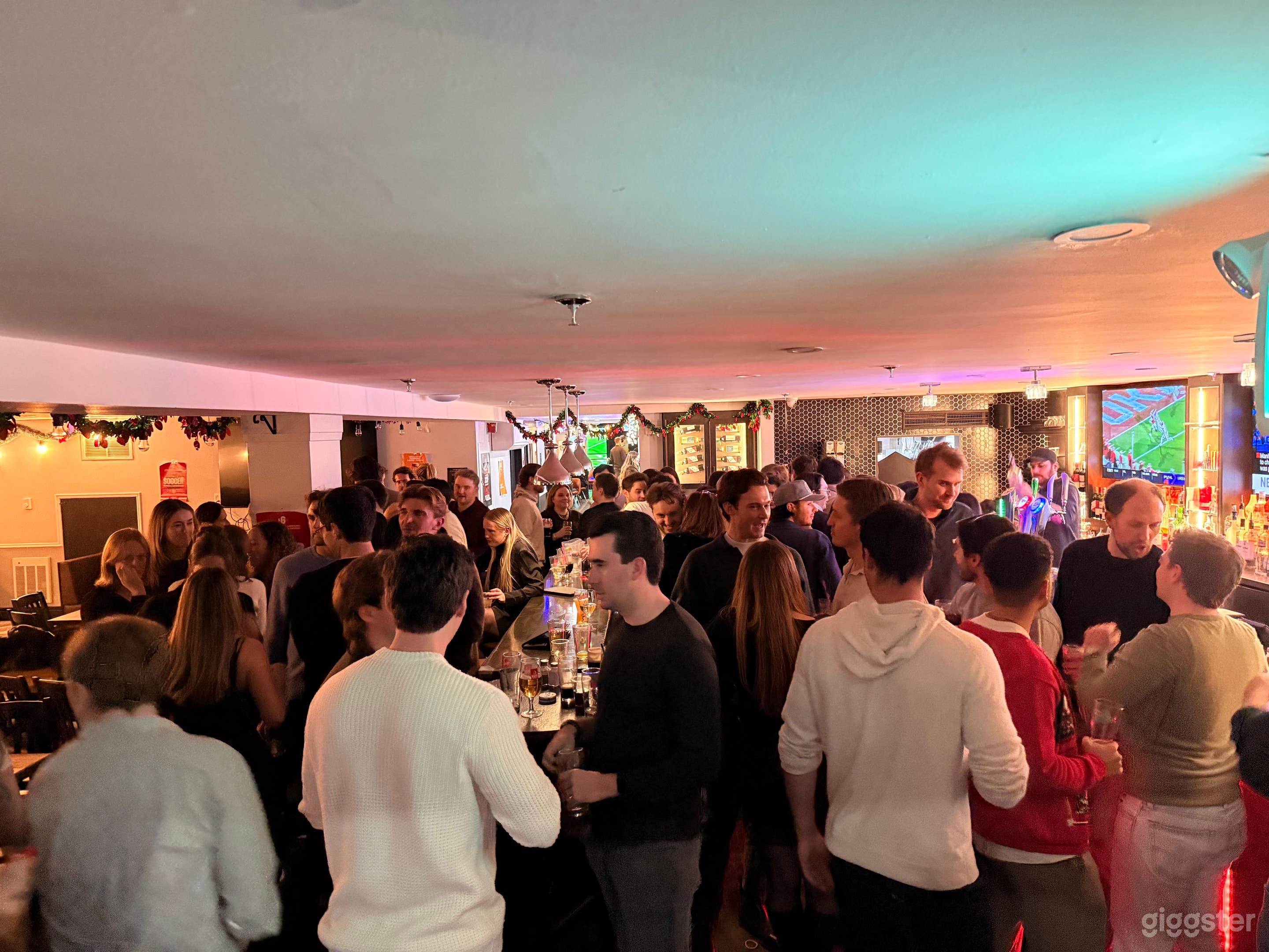 Stylish restaurant and event space Photo 3