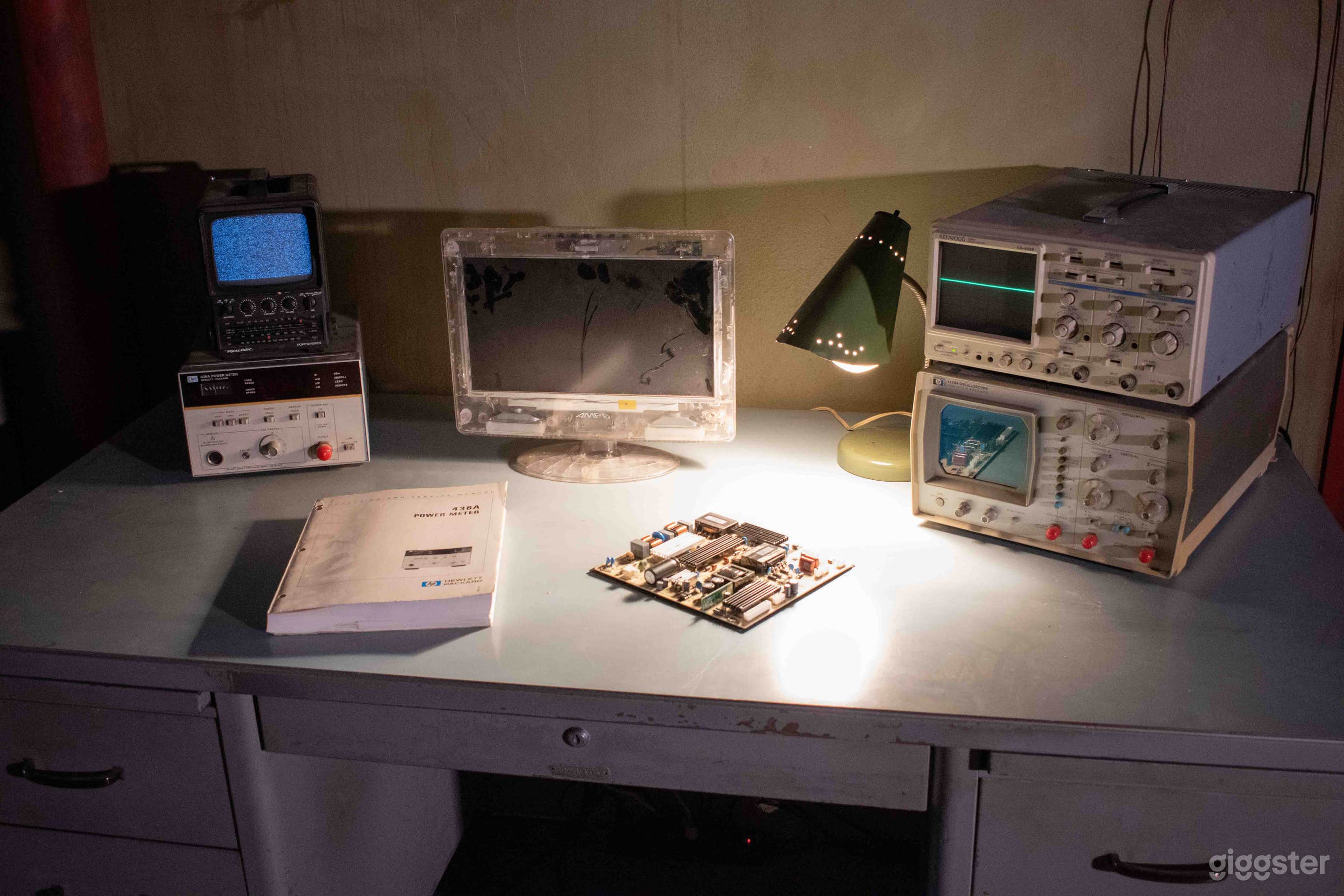 Grunge BUNKER Creative Sci-Fi Production Set Photo 3