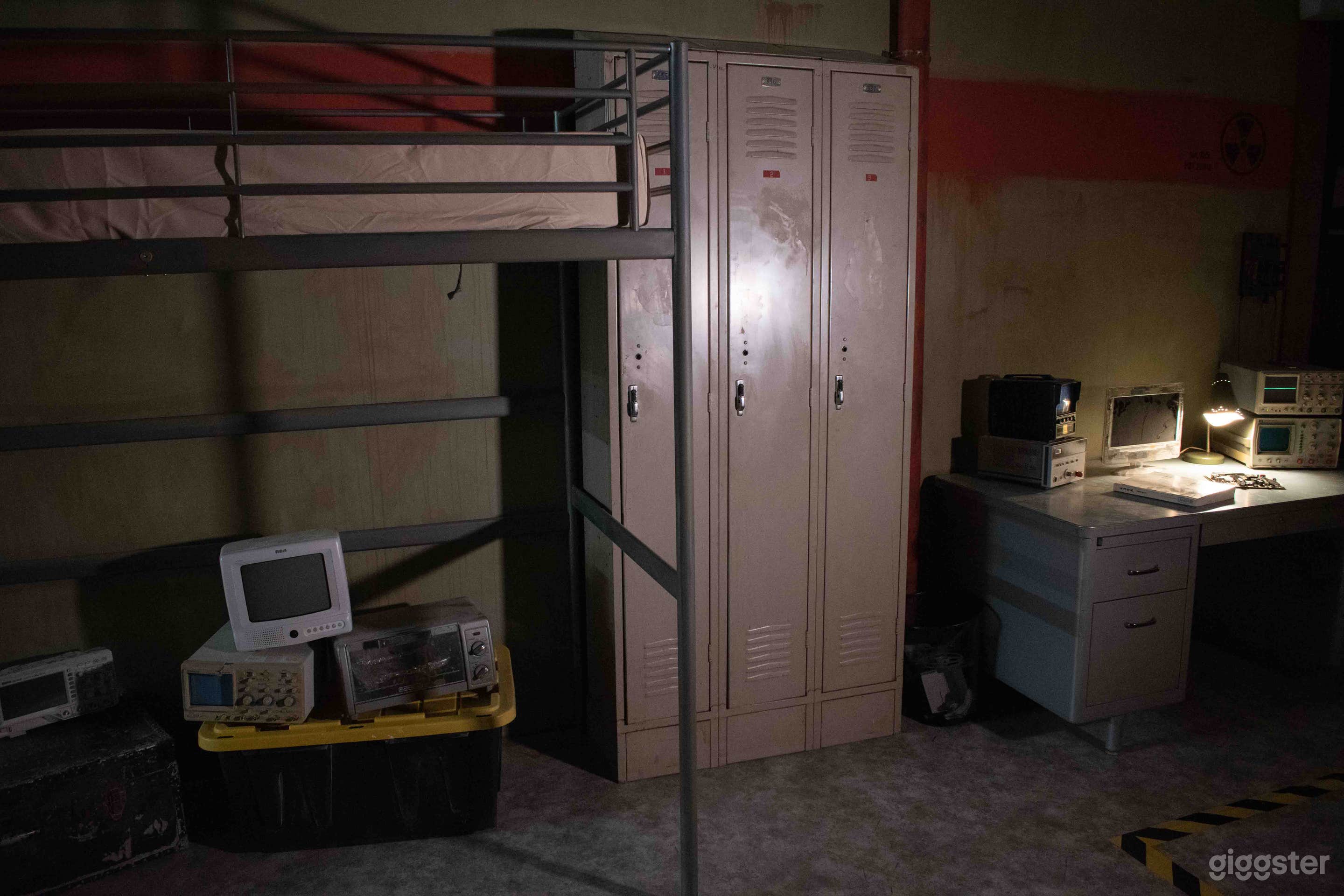 Grunge BUNKER Creative Sci-Fi Production Set Photo 2