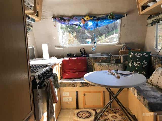 Fully-Furnished Cozy Trailer Van Photo 2