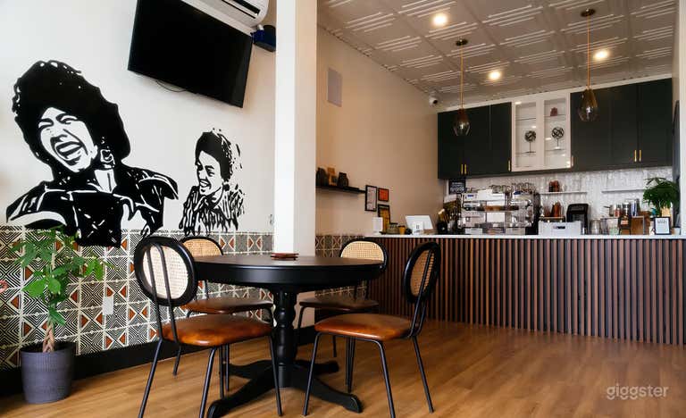  Artsy Uptown Bookstore and Cafe 