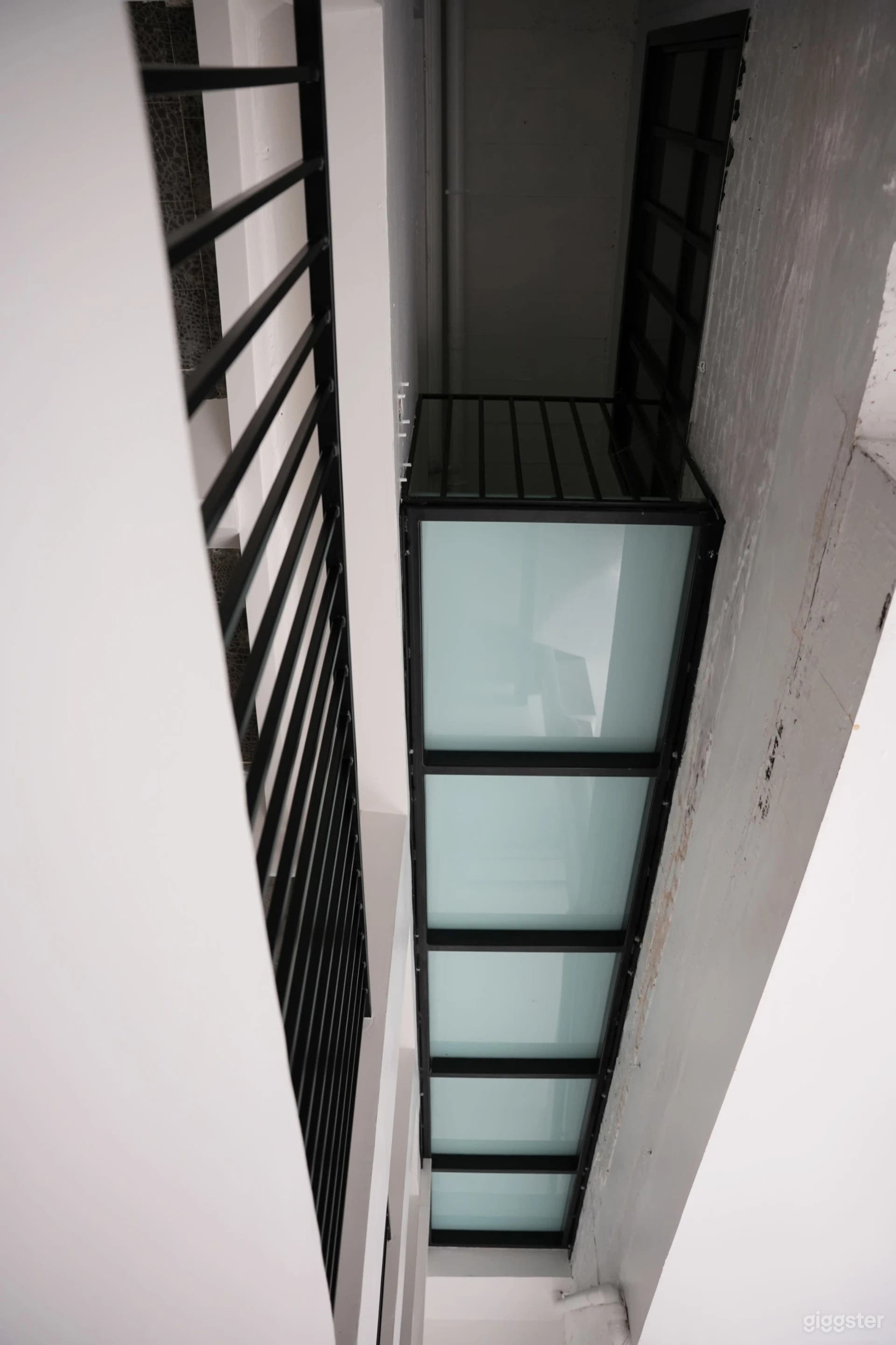 Photo de Studio photo de 150 m2 situé à deux pas de la Porte de Clign 3