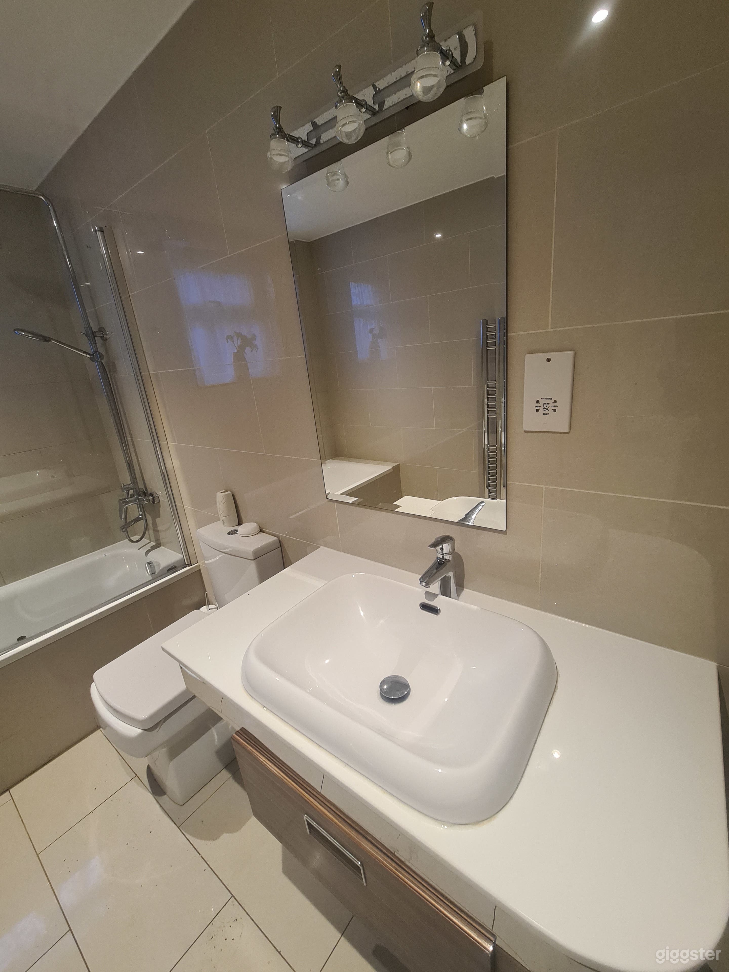 Luscious Private Garden Area Photo 4