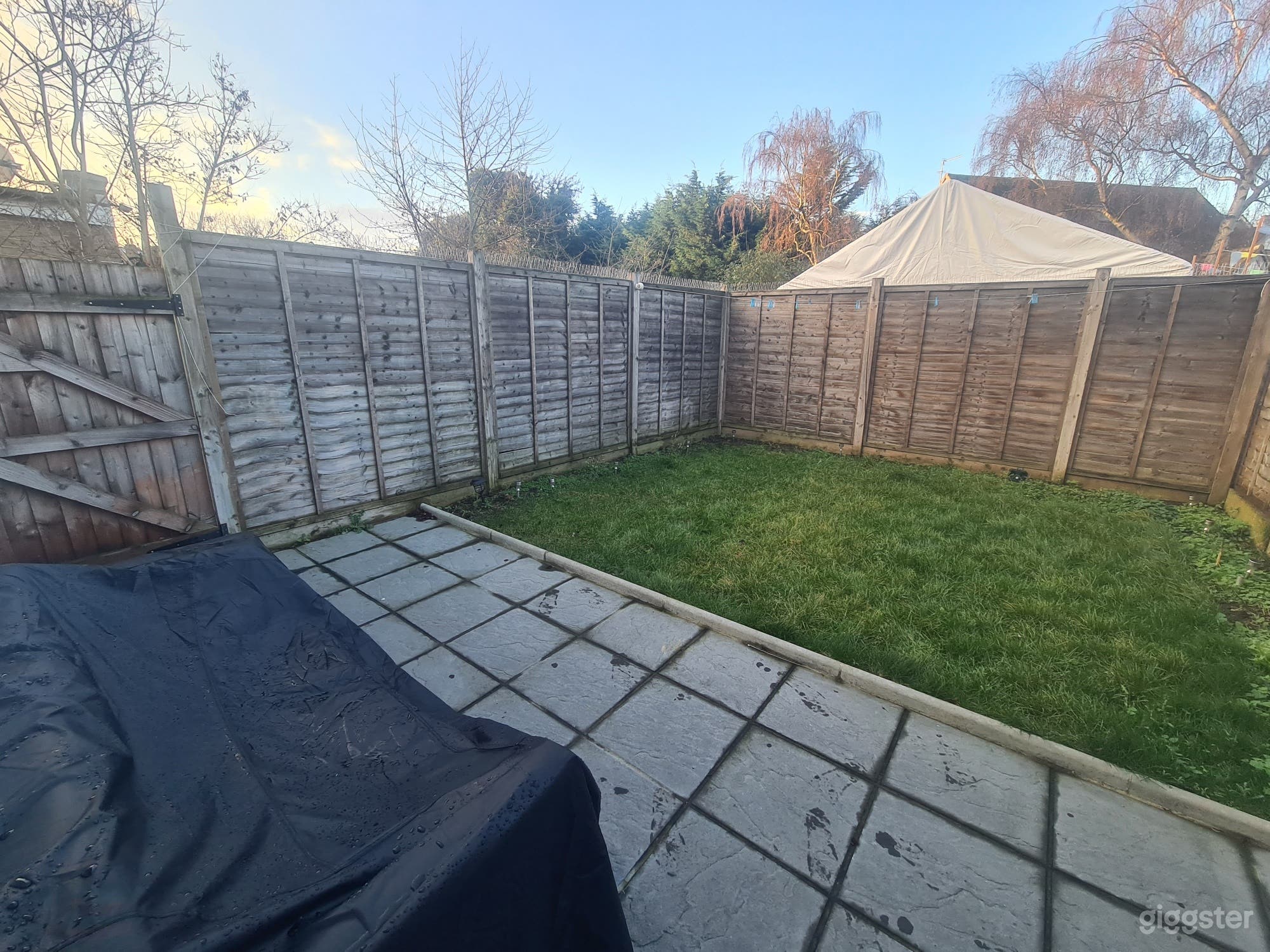 Luscious Private Garden Area Photo 2