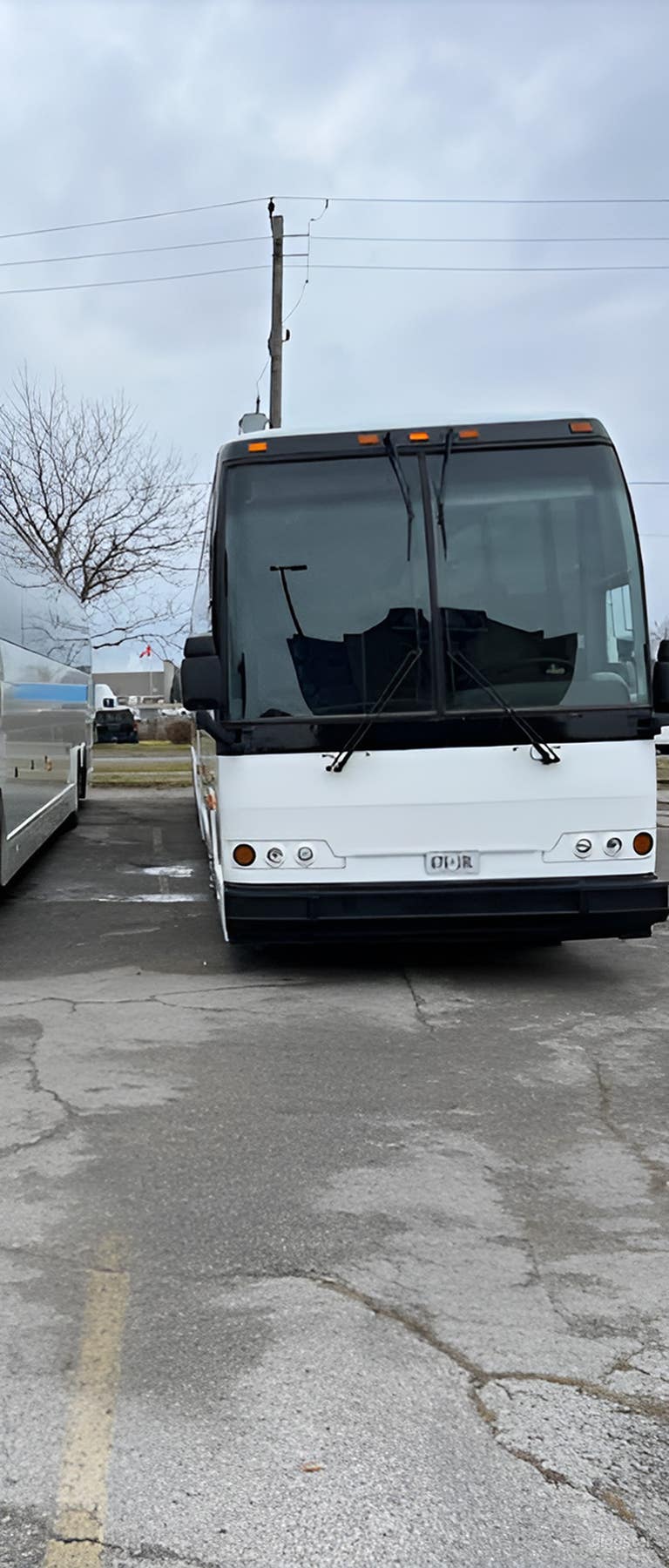  Autobús elegante y lujoso 