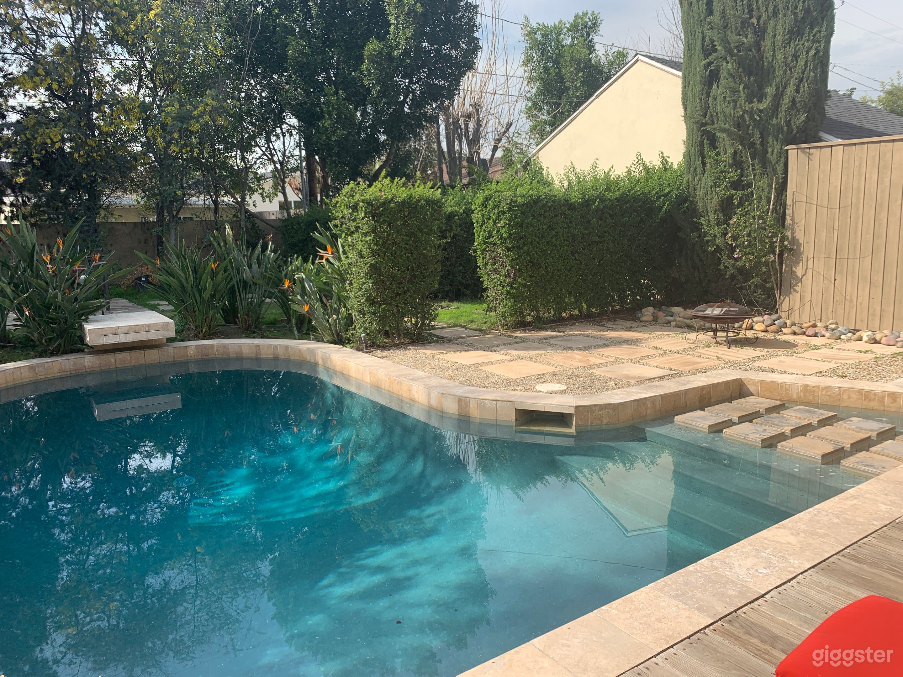 Beautiful Luxury Pool Home in Burbank Photo 2