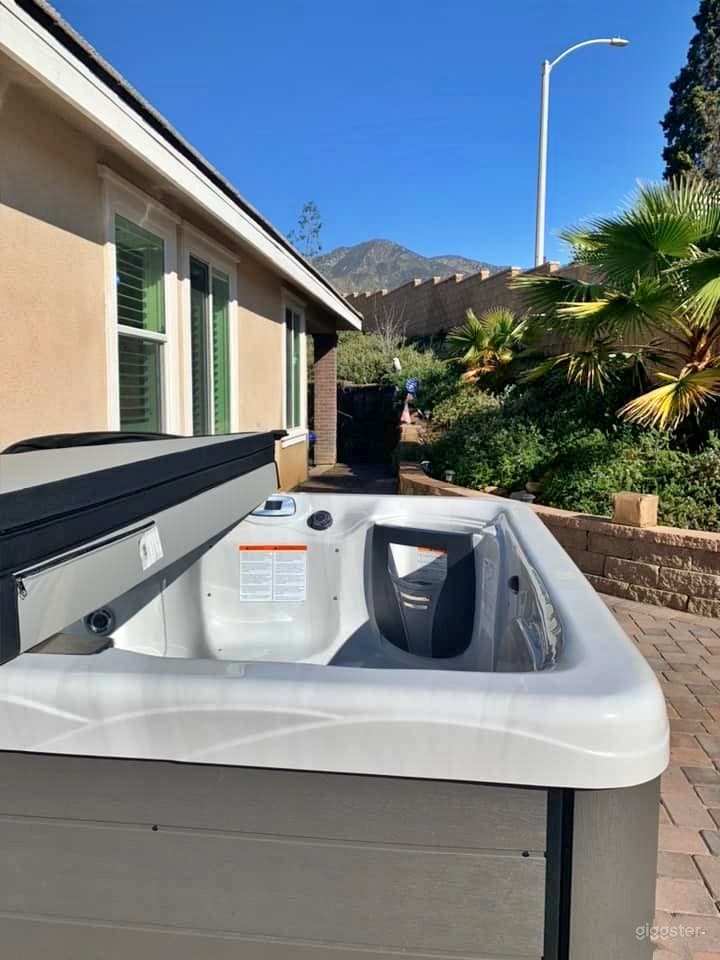  Jacuzzi Experience with Mountain Views 