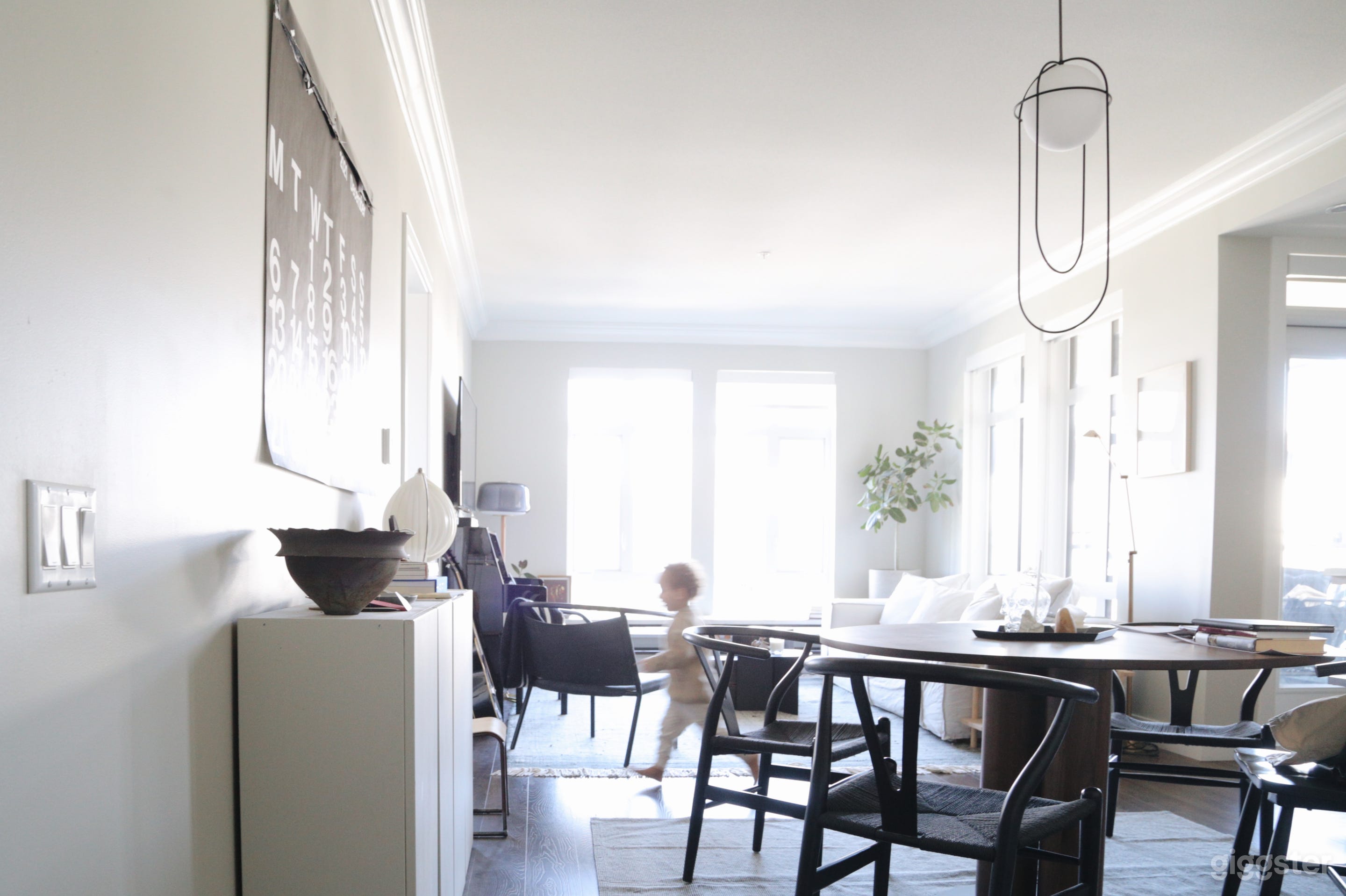 Stylish and Spacious Apartment Photo 3