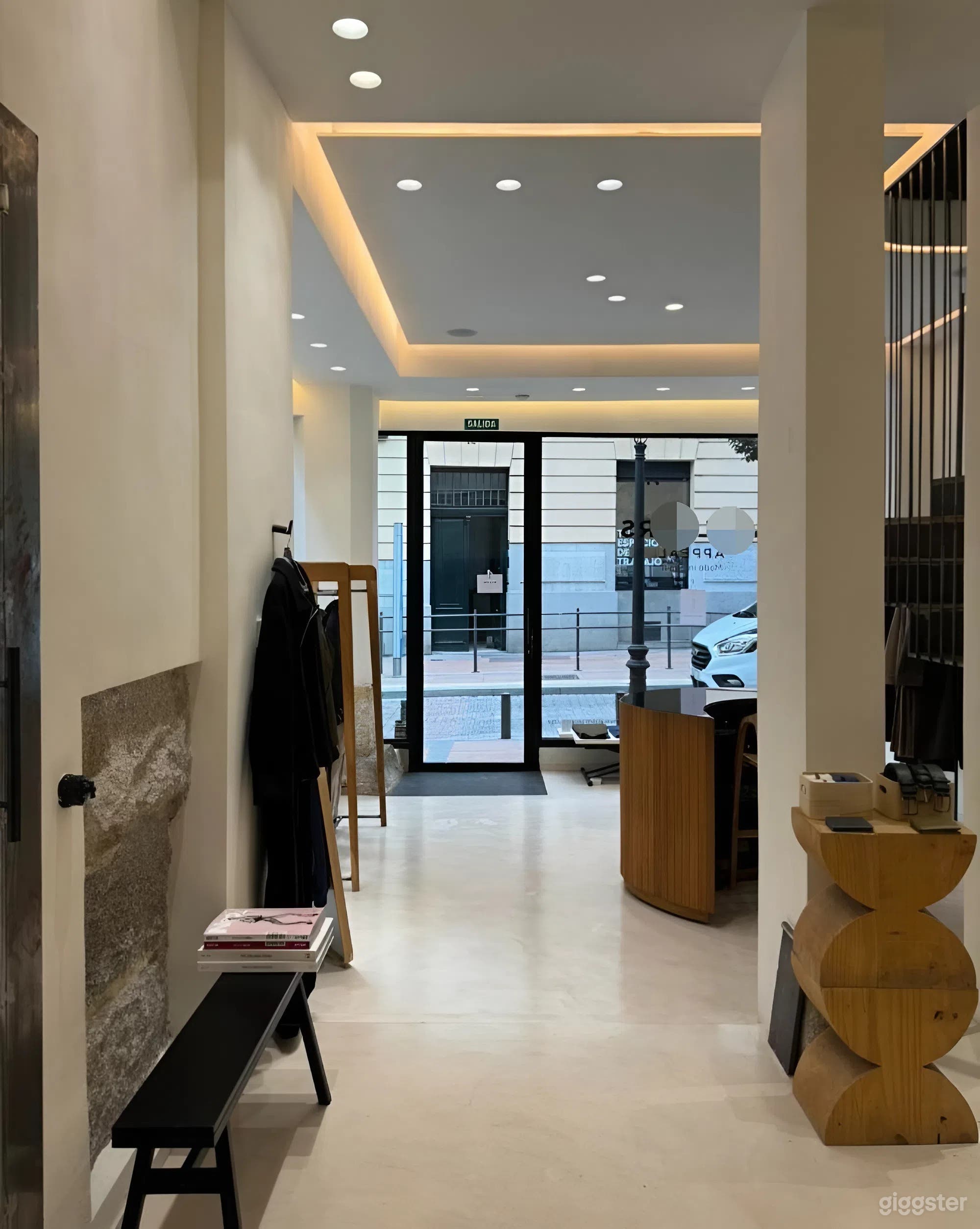 Stylish 32 m² Sun-lit Event & Pop-Up Space in Madrid Photo 3