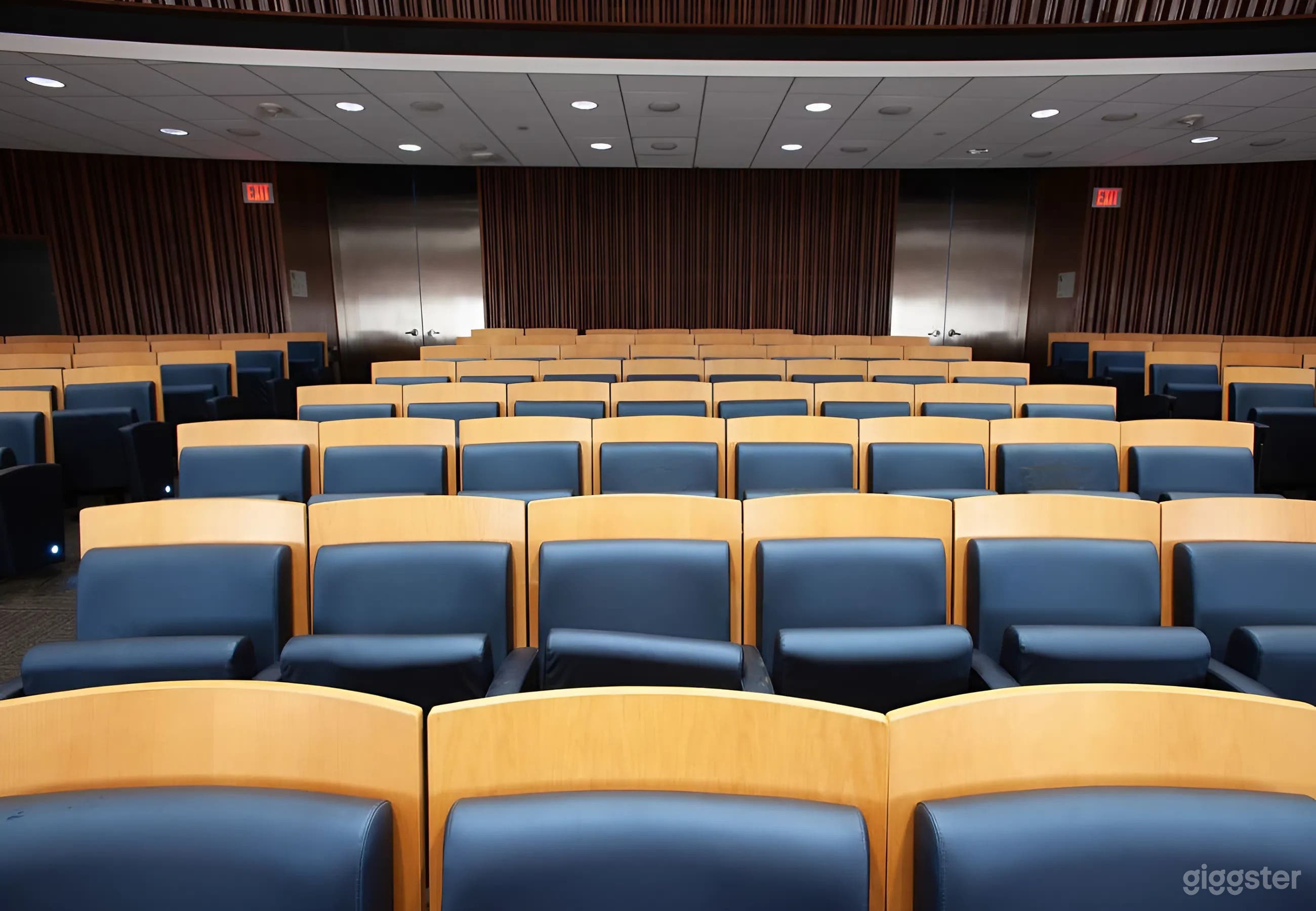 Authentic Courtroom | Seats Up to 120 | WiFi &amp; A/V Equipped Photo 4