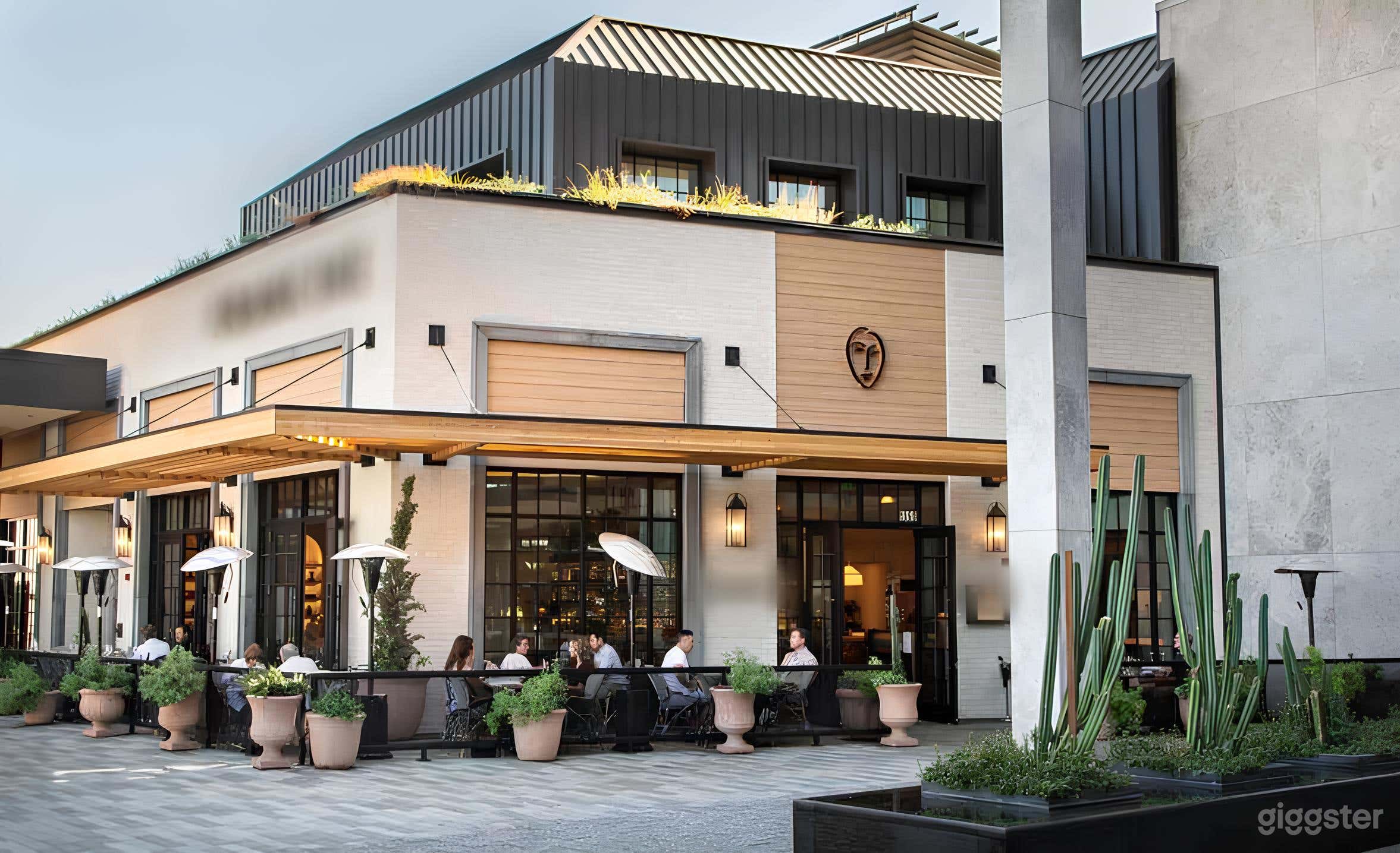 Elegant &amp; Modern French Restaurant Photo 1