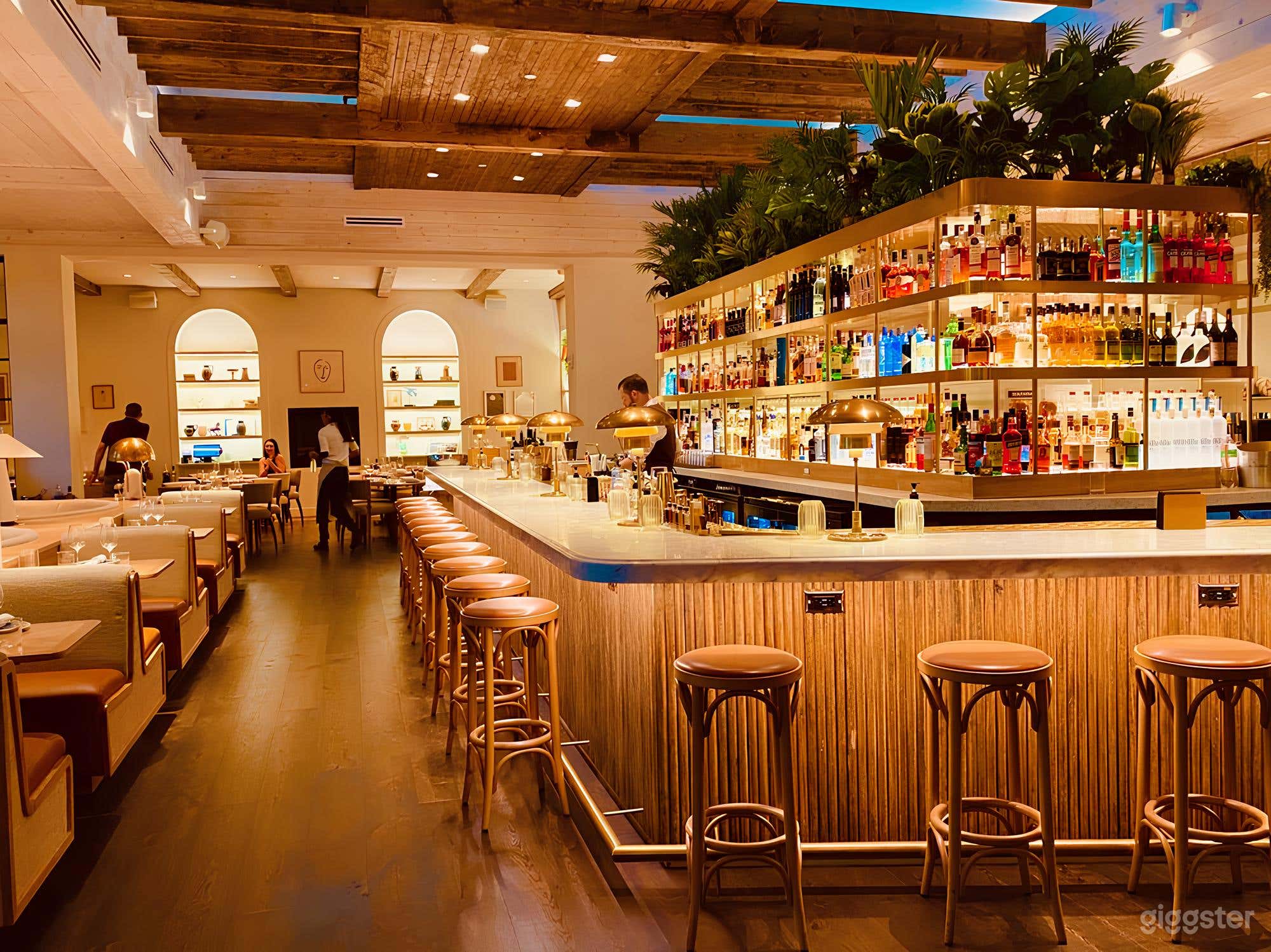 Elegant &amp; Modern French Restaurant Photo 3