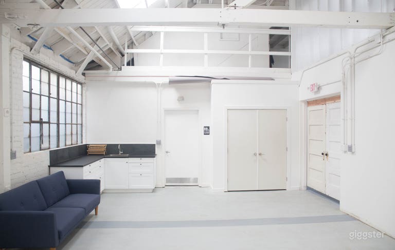  Versatile, Spacious, Naturally Lit Photo Studio 