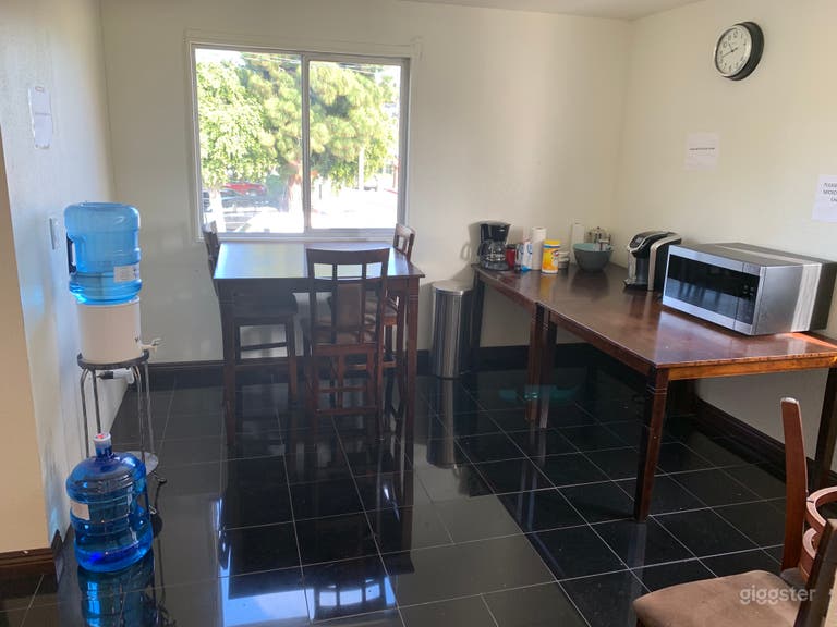  Kitchen with Free Bottled Water 