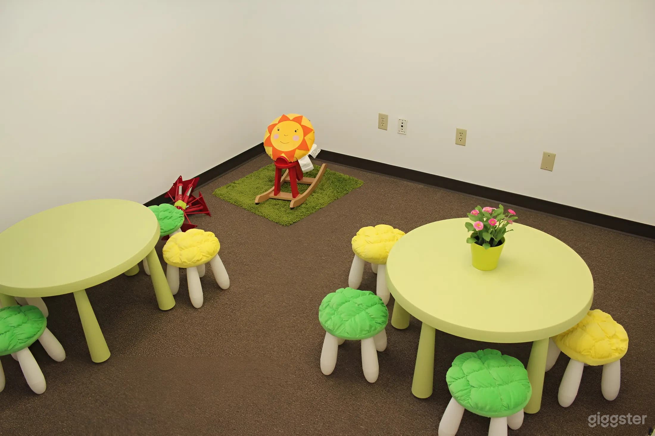 Spacious 10,000 Sq. Ft. Venue with Elegant Decor Photo 2