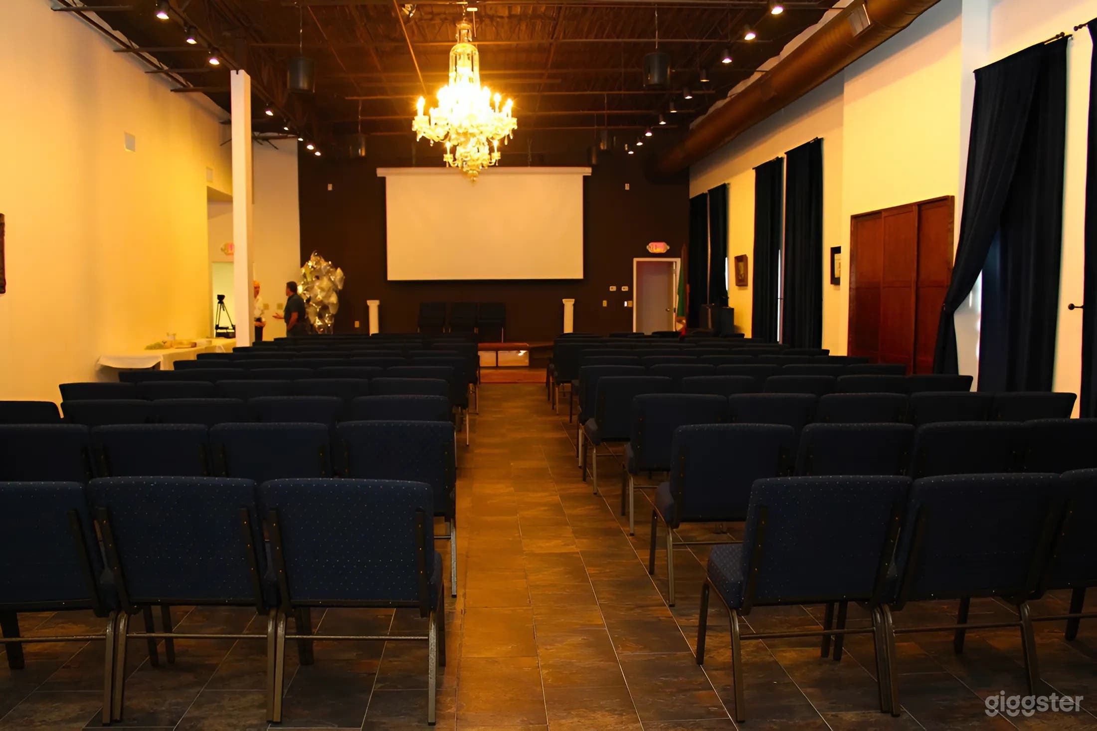 Spacious 10,000 Sq. Ft. Venue with Elegant Decor Photo 4