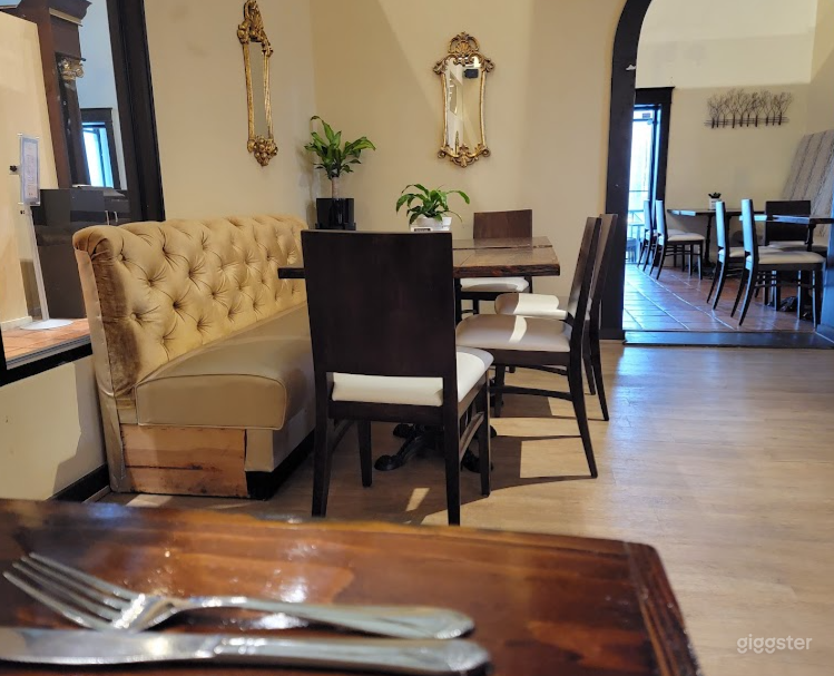 The Upstairs Room  Photo 1