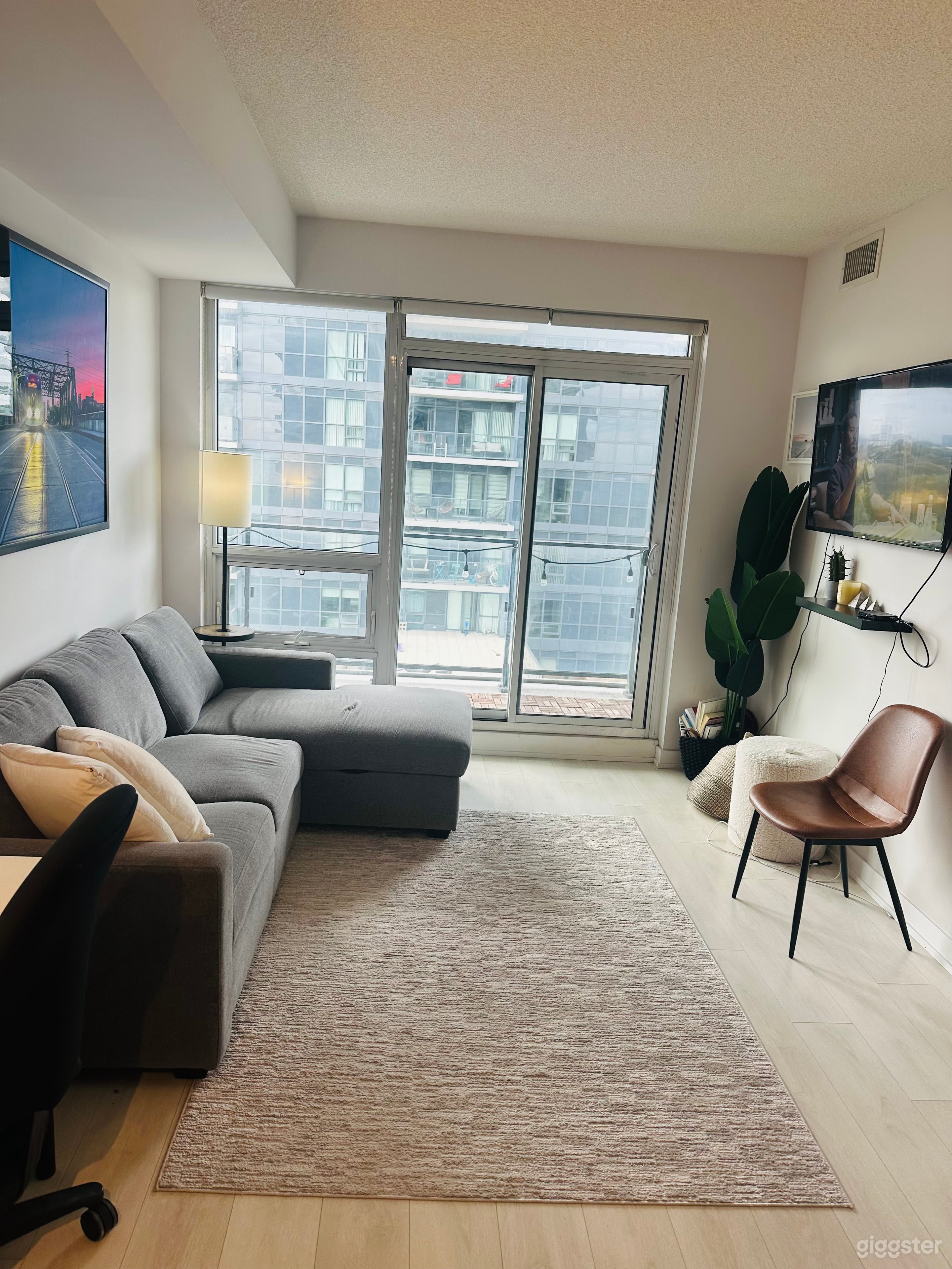 Clean and Simple 1 Bed Room Apt Photo 2