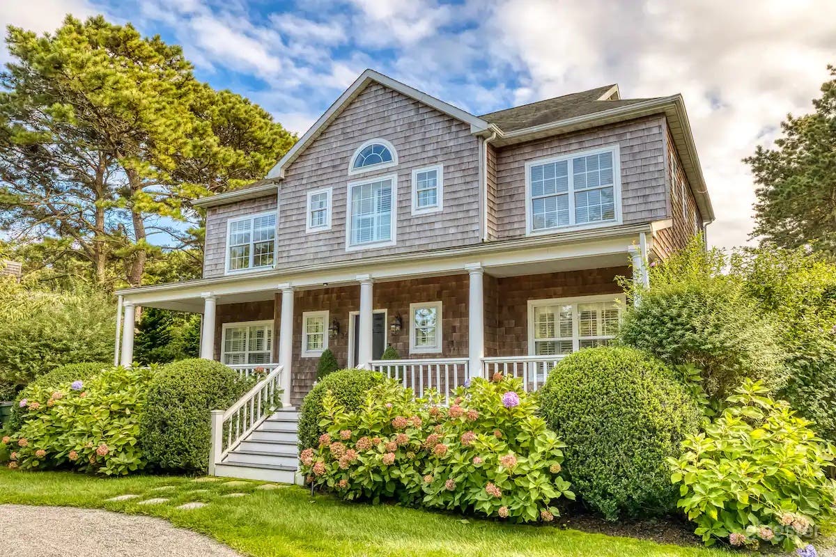 Chic Hamptons Retreat with Pool &amp; Outdoor Sauna Photo 4