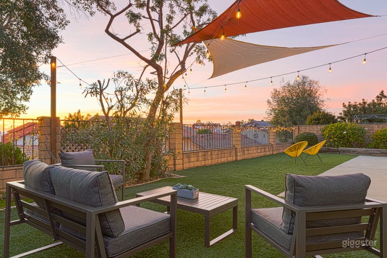  Atardecer en el patio trasero con vista al oeste para puestas de sol hermosas. En días despejados se puede ver el horizonte de DTLA 