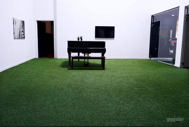 Stage C Studio in Canoga Park Photo 3