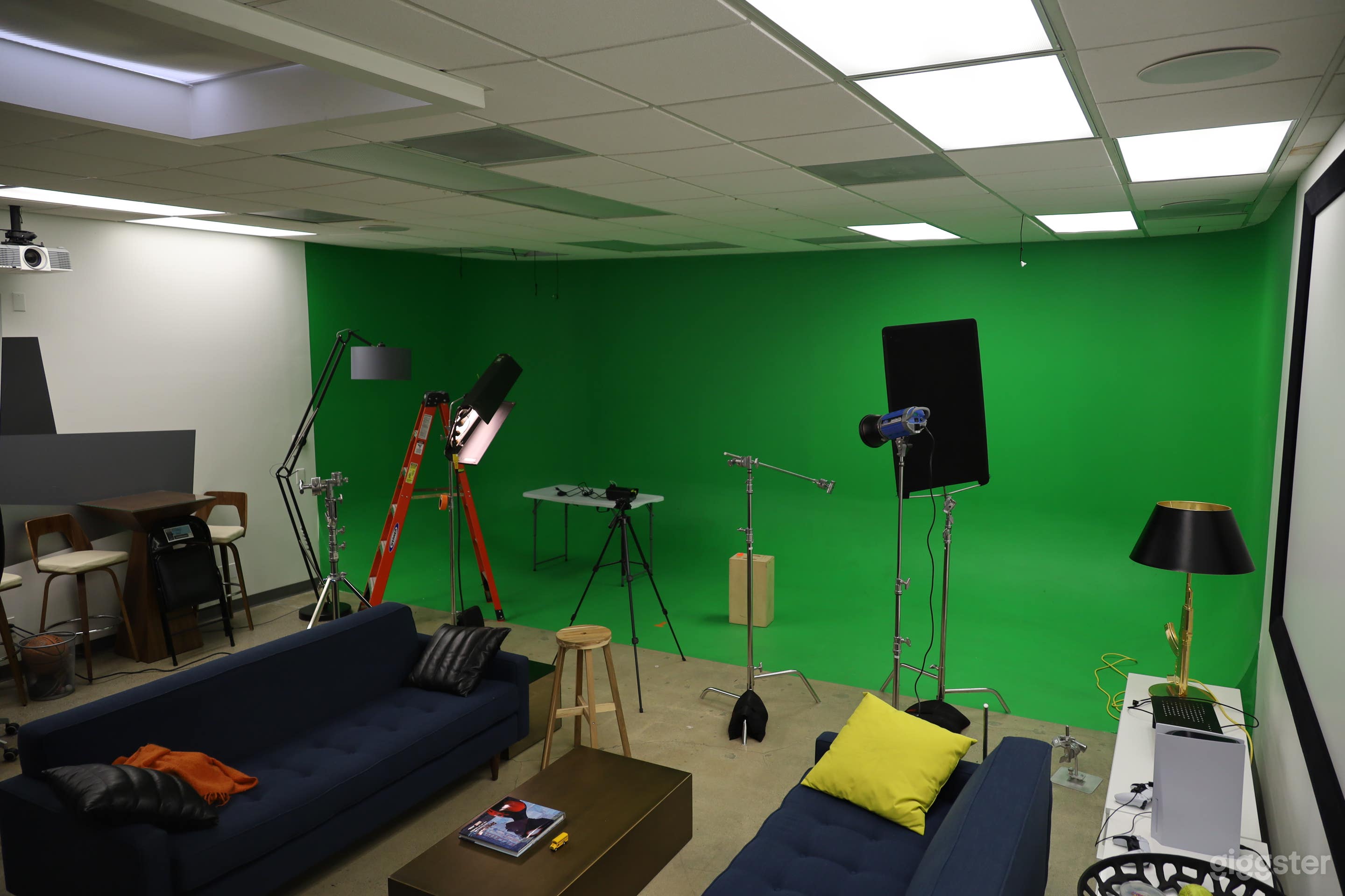 Green Cyc, Content Creation Studio, Equip. Avail. Photo 4