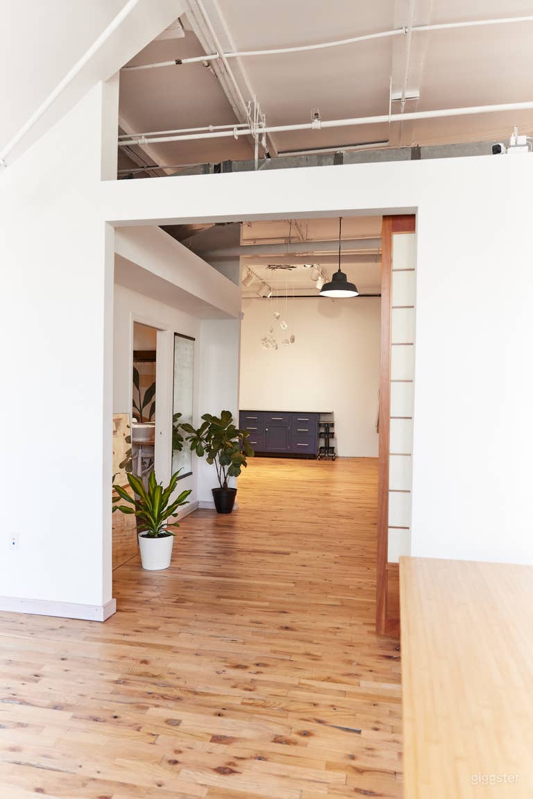  Photo Studio in NE Minneapolis with Kitchen 