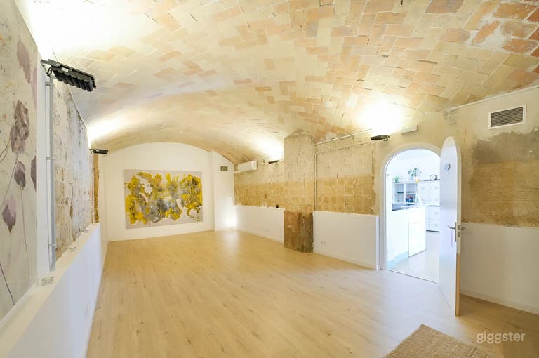  Multipurpose Space with Stone Walls & Catalan Vault 