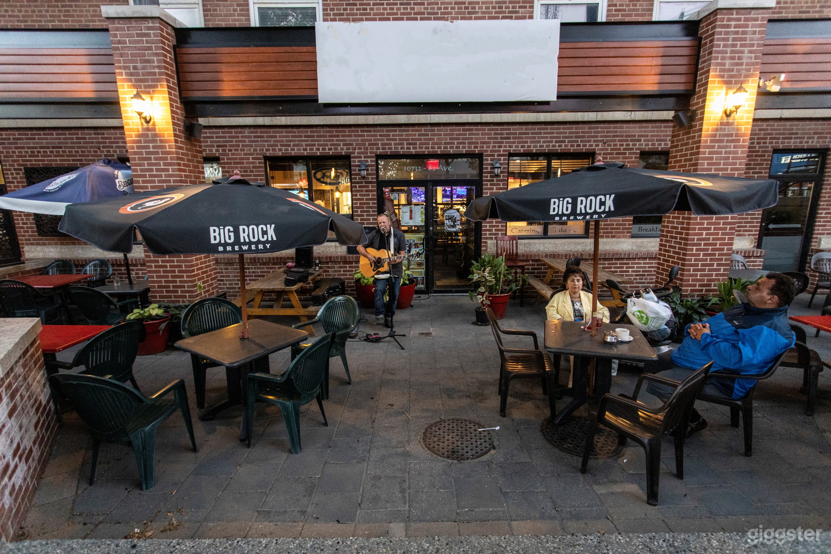 Bright and Musical Patio Photo 1